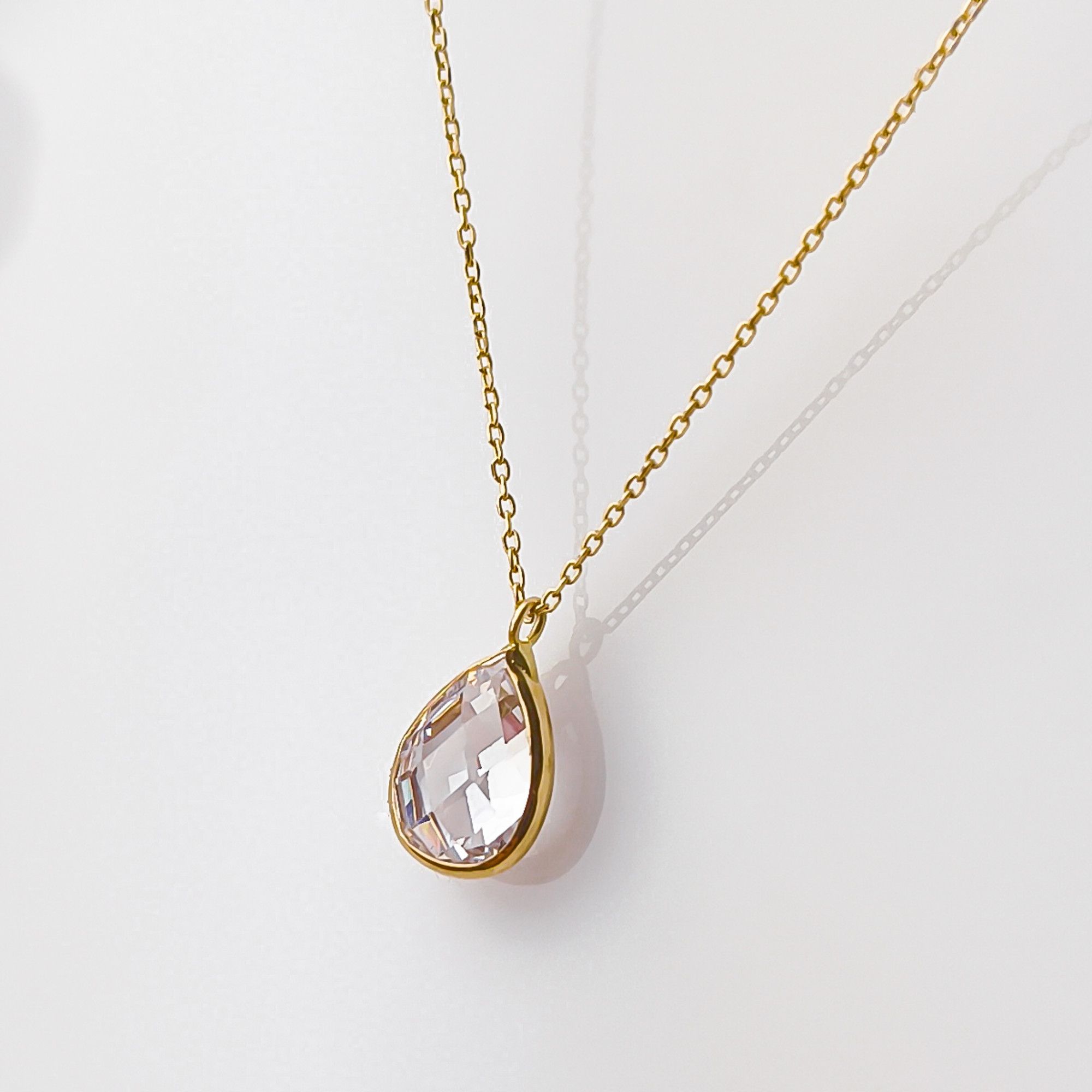 Zlatý náhrdelník s bílou zirkonií, kapka, slza pr.585