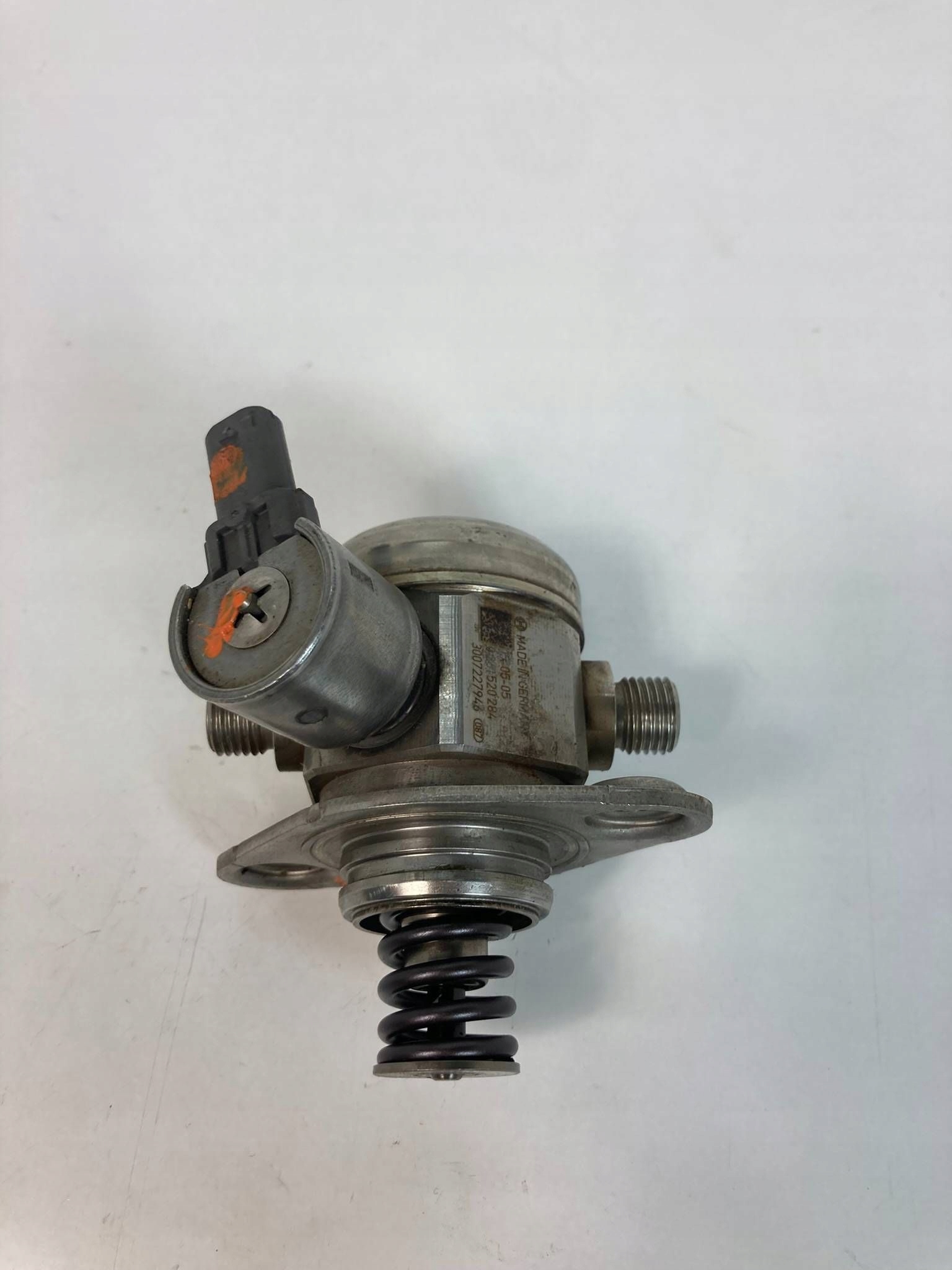 BMW 5 F10 F11 4.4 V8 einspritzpumpe 8604231