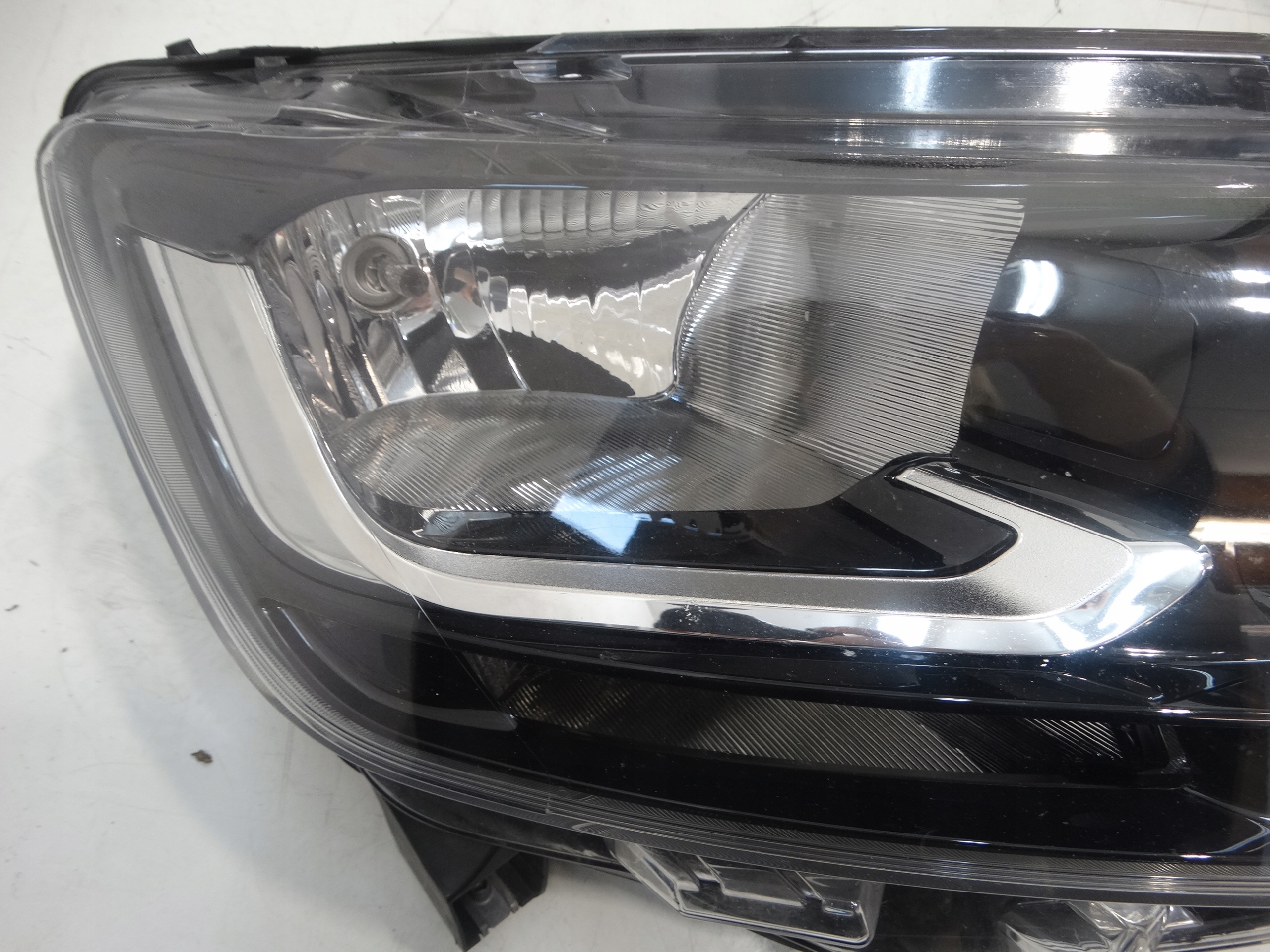 light REFLEKTOR right front TOYOTA PROACE VERSO 19R.- 9835780580