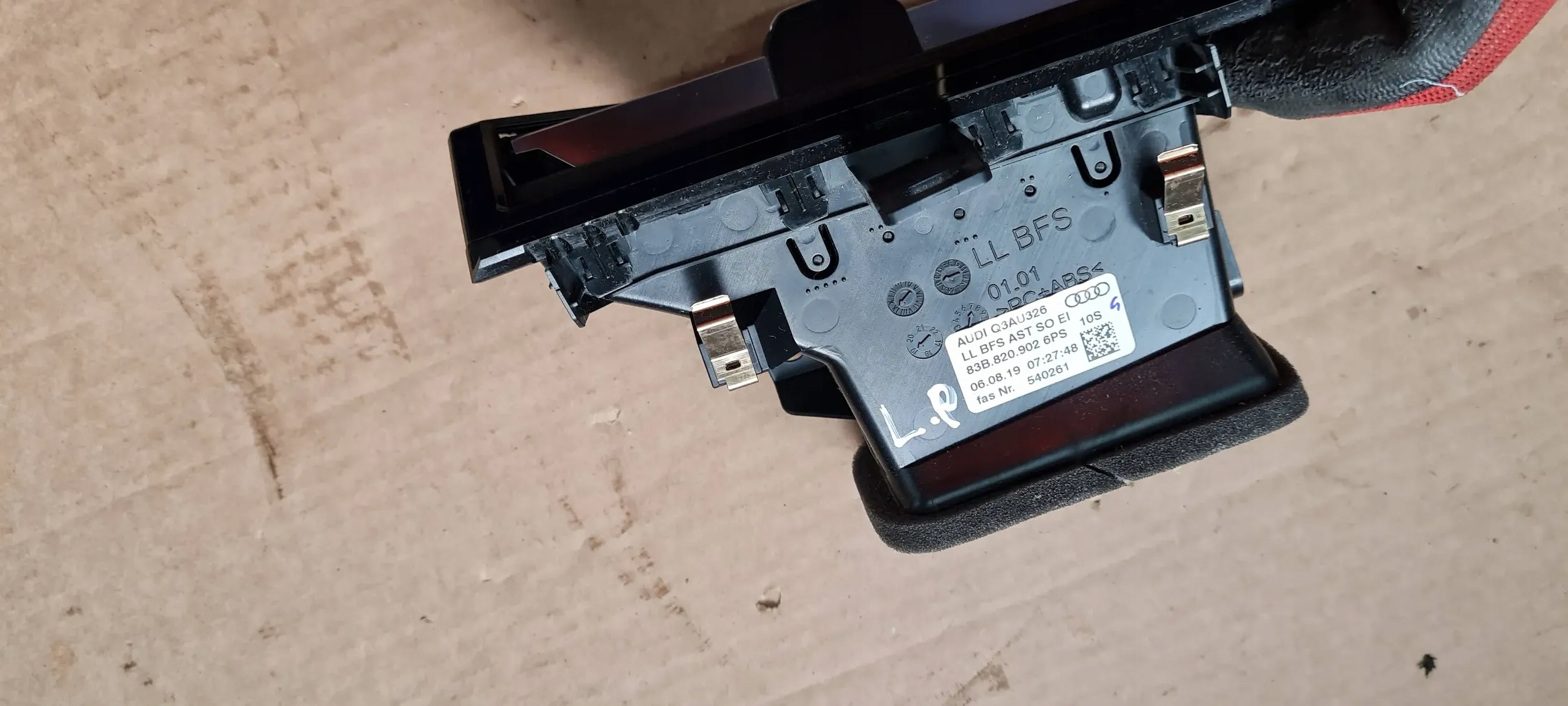 Q3 83A grid air conditioning devices right right front of the dashboard EU 83B820902