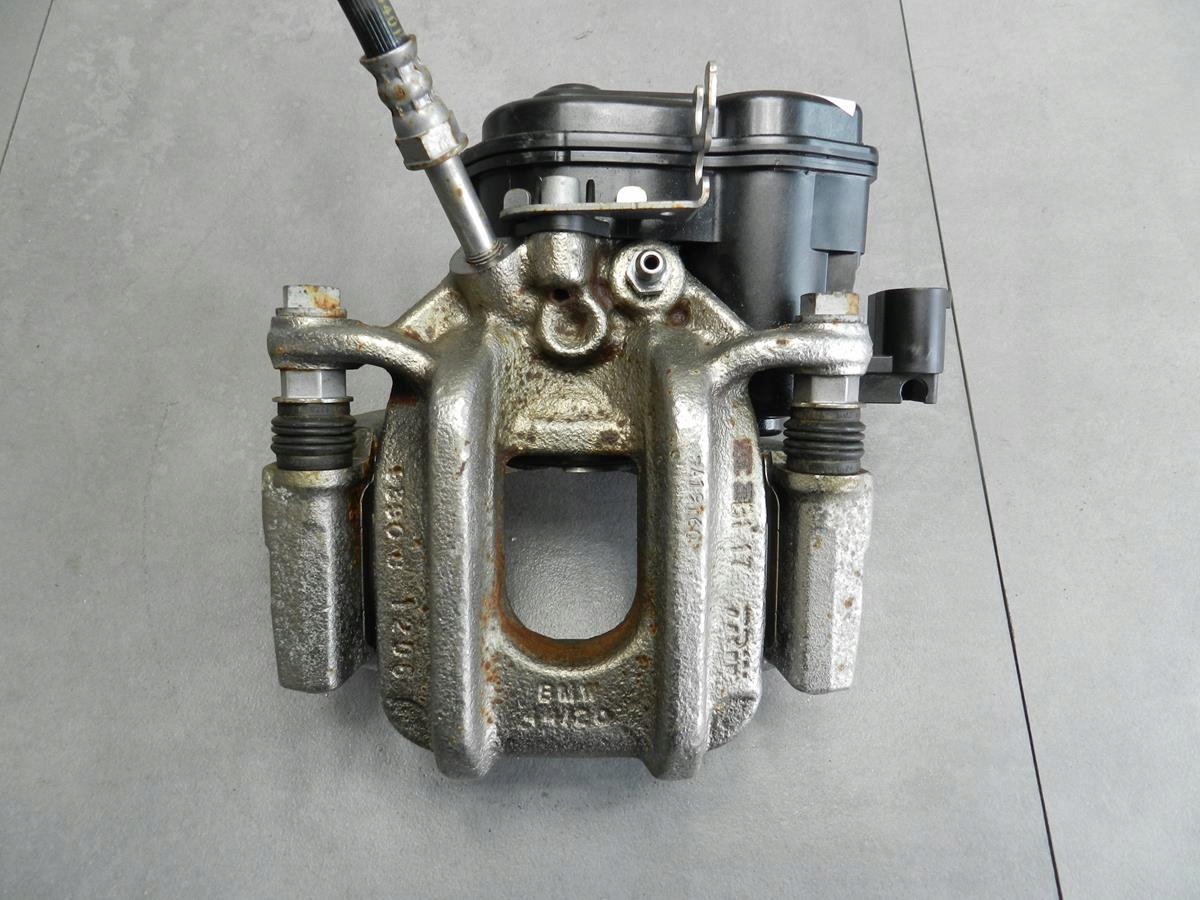 BMW 5 F10 520i caliper right rear part
