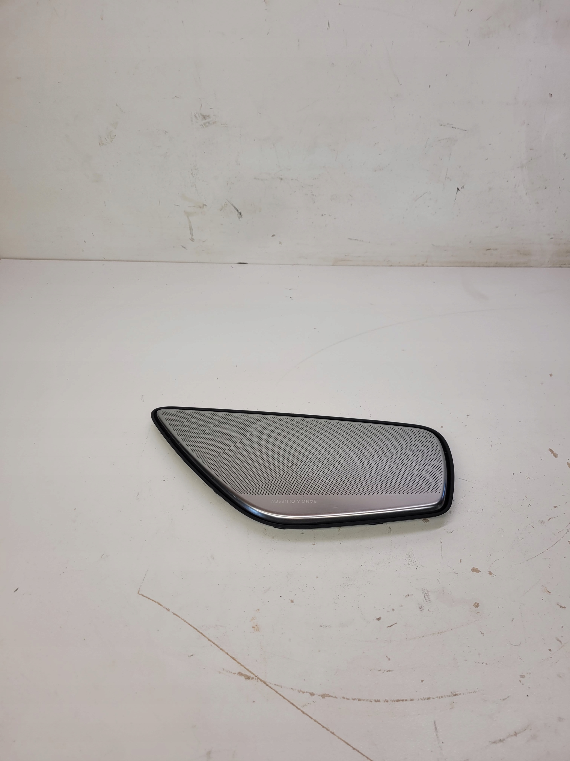 krycí repráku B&O AUDI A8 D4 4H0868152B