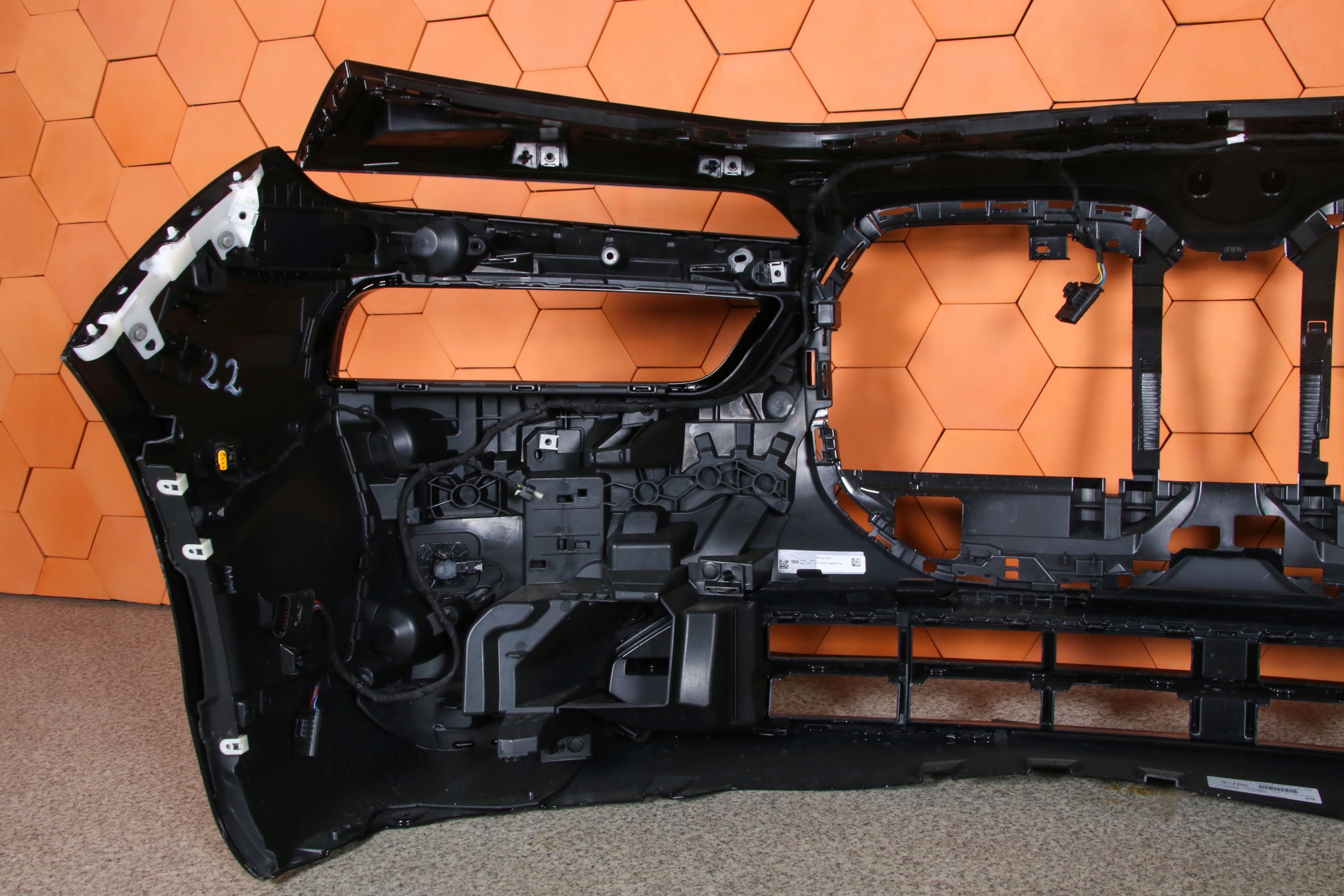 BMW 7 G70 i7 bumper front front colour 475