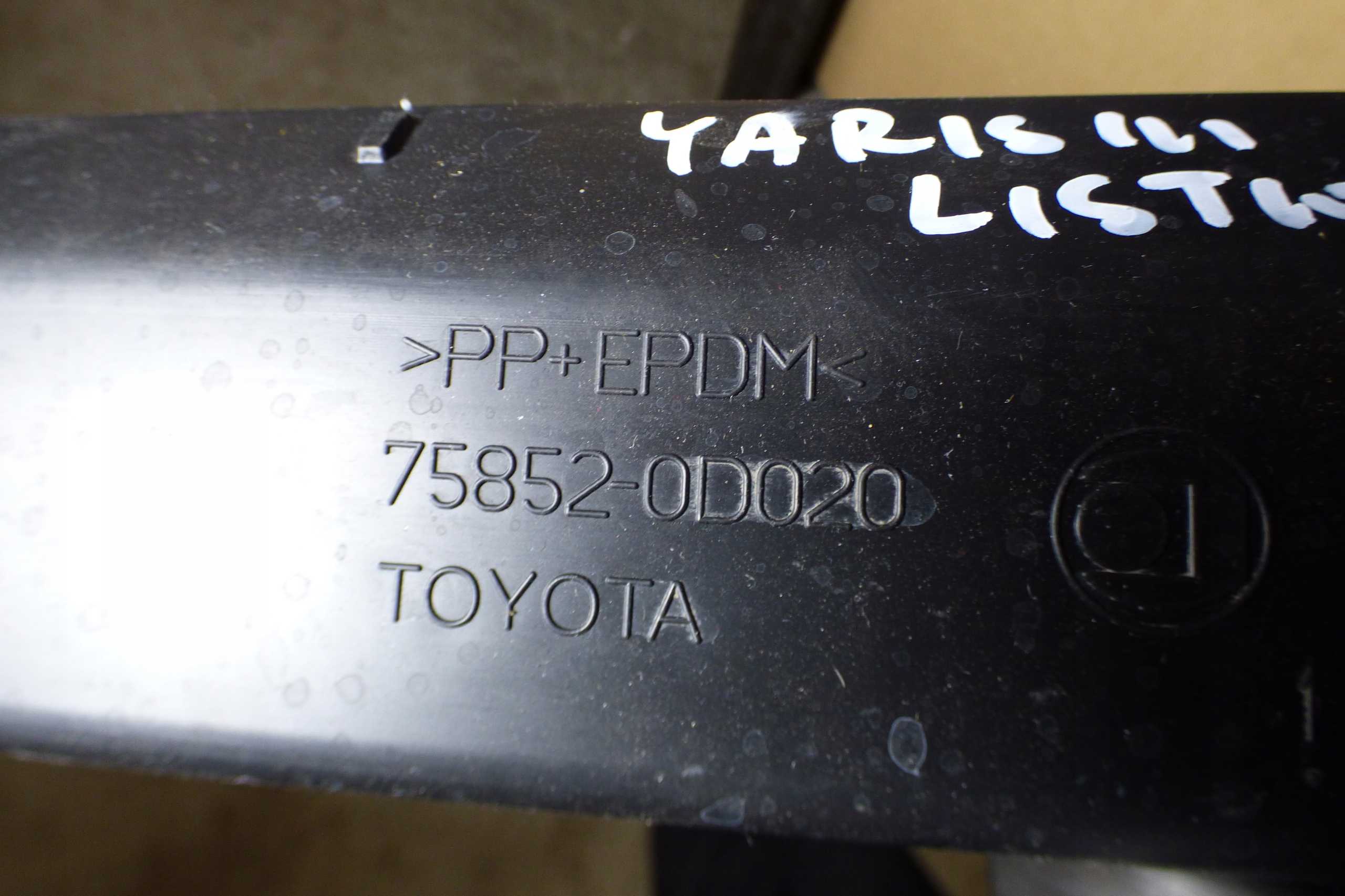 moulding threshold left 75852-0D020 TOYOTA YARIS III