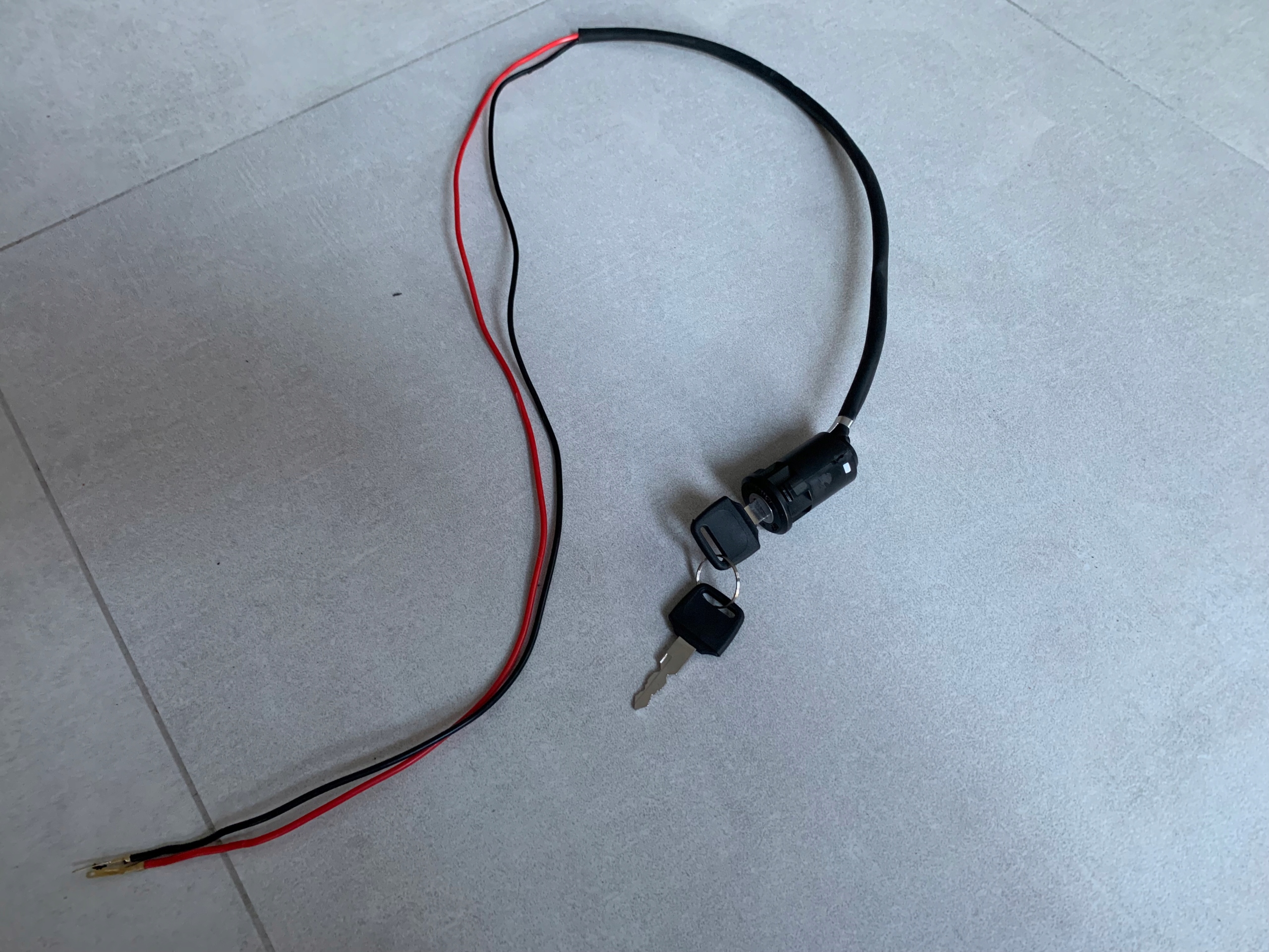 STACYJKA DO SKUTERA Z DWOMA KLUCZYKAMI DO HULAJNOGI VIRON Producent inny