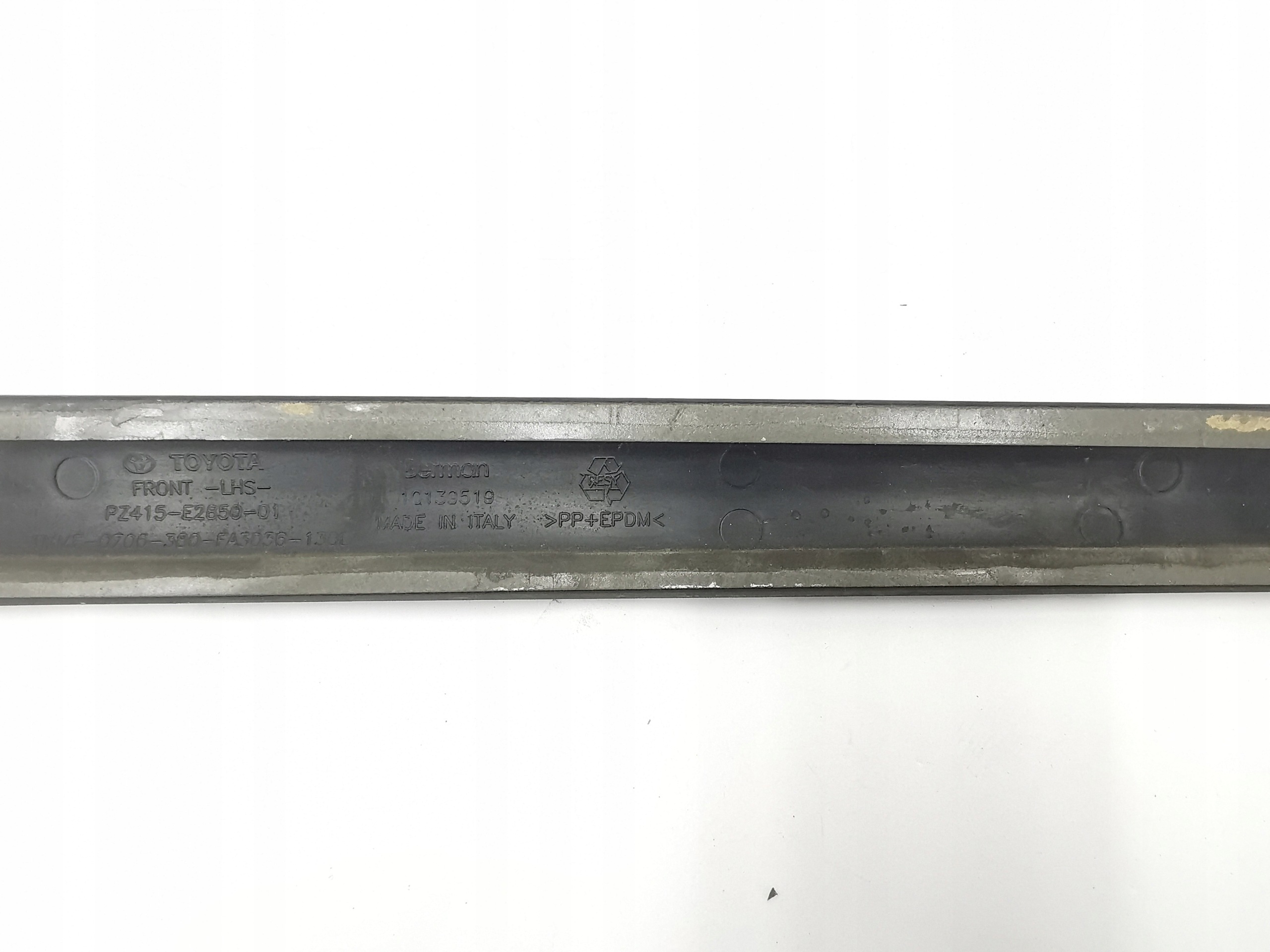 moulding door left front front TOYOTA AURIS PZ415-E2850-01