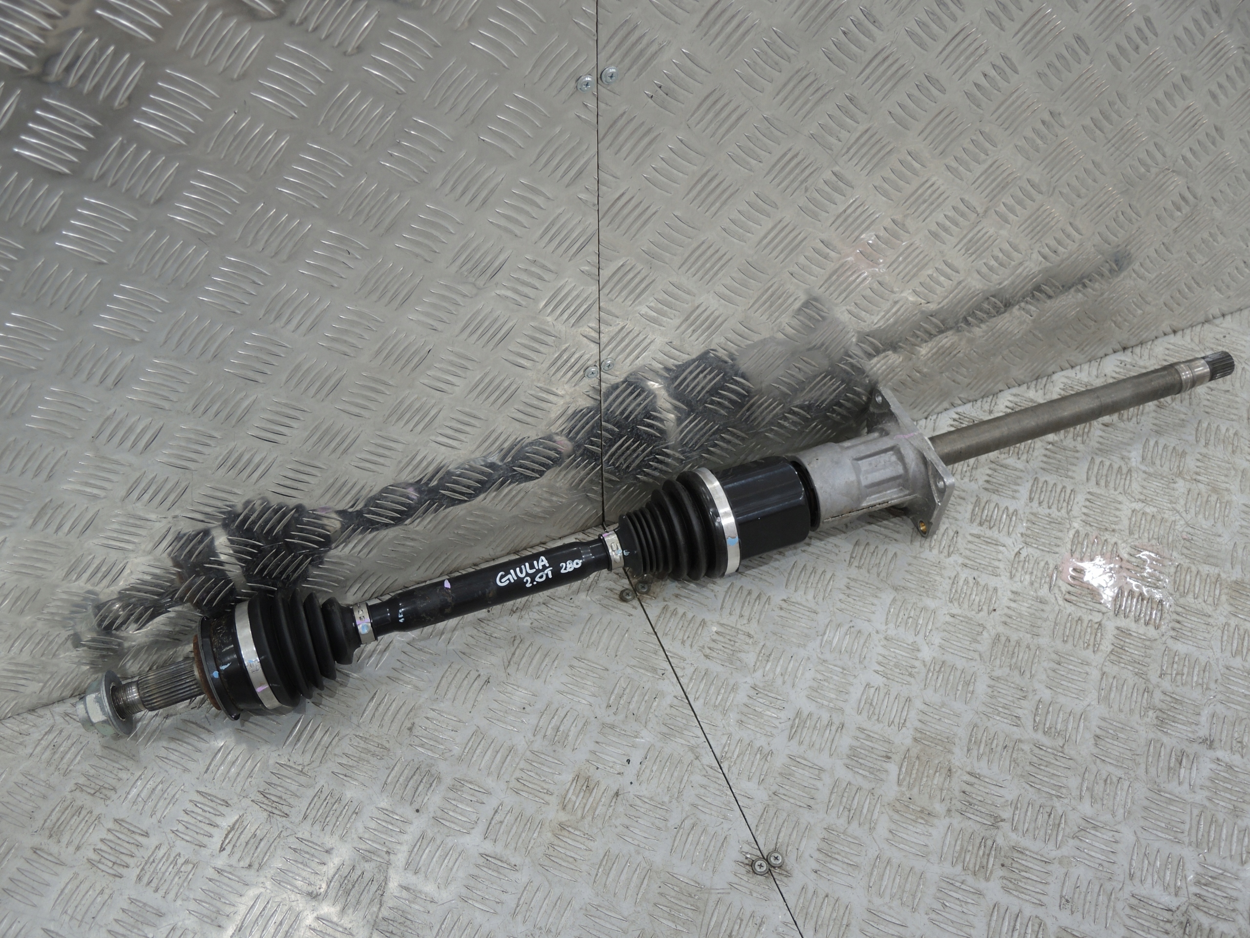 ALFA ROMEO Q4 GIULIA 2.0i PÓŁOŚ LEWA 280KM