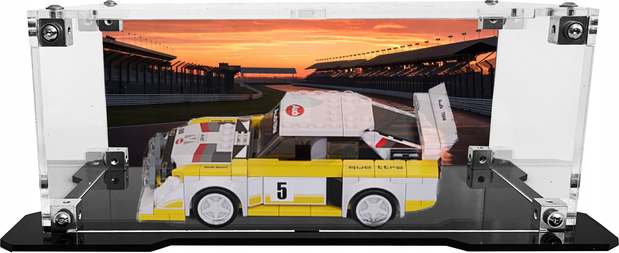 Vitrína s černou základnou a pozadím pro sadu Lego 76897 1985 Audi Sport