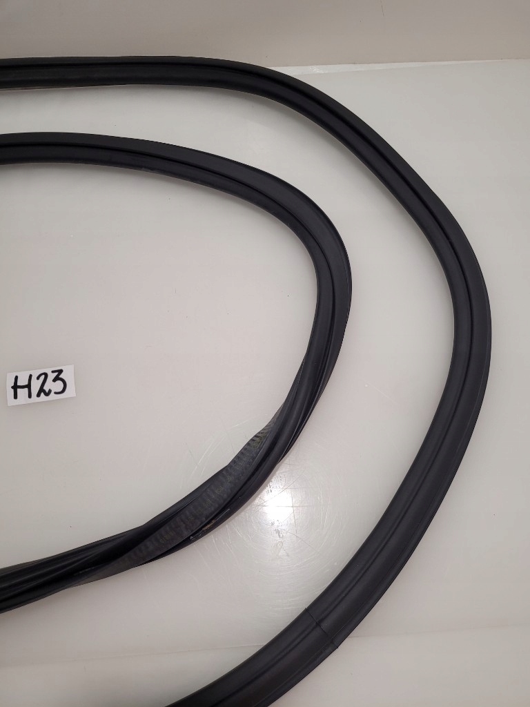 AUDI A3 8V 3-Y DRZWI USZCZELKA DRZWI LEWY PRZÓD Numer katalogowy części 8V3831721B