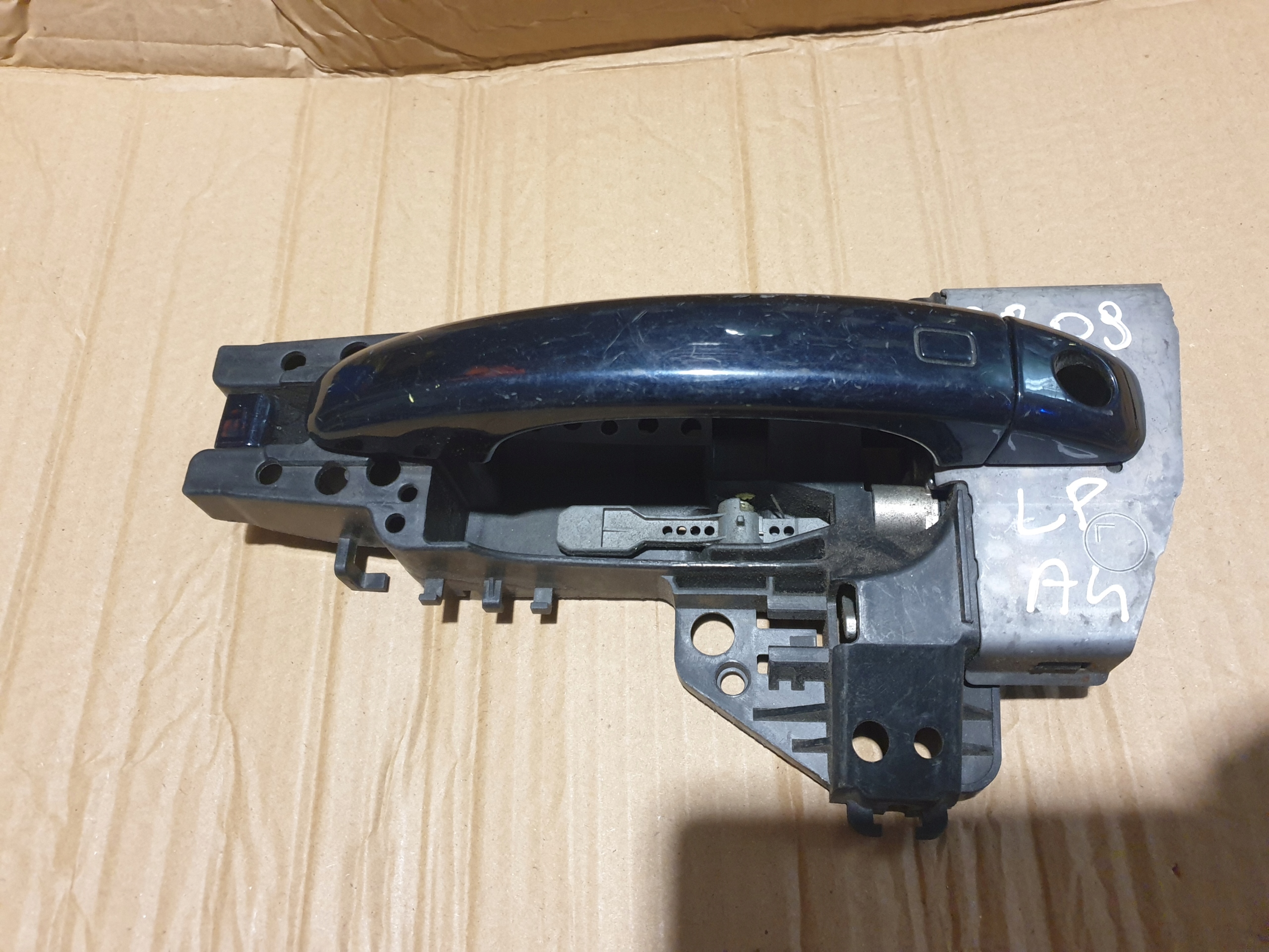 handle left front door AUDI A4 A5 B8 2008- 8T0837885A