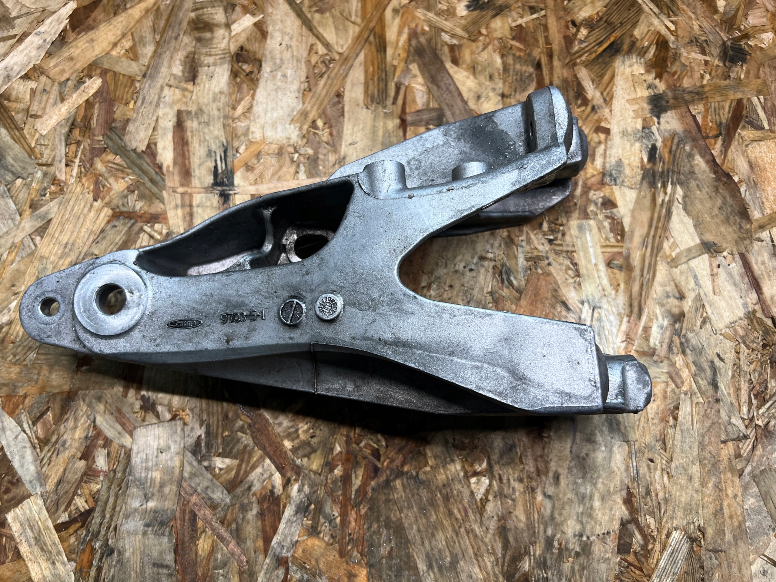 holder engine mount VW T6 2.0 TDI 7E0199370E