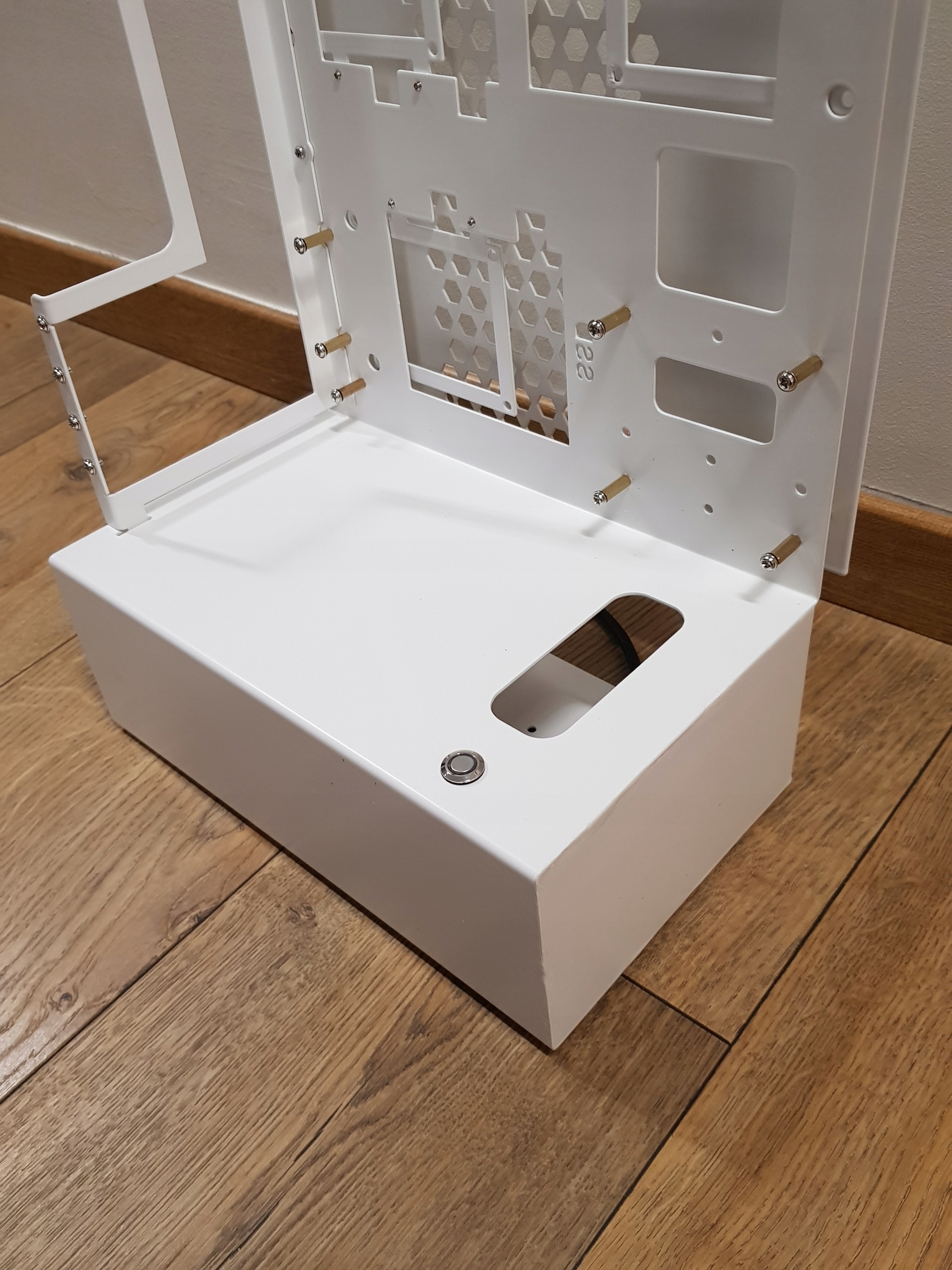 Obudowa M-CASE 1 mATX+ RAL / Open case /Test Bench Liczba slotów rozszerzeń 7