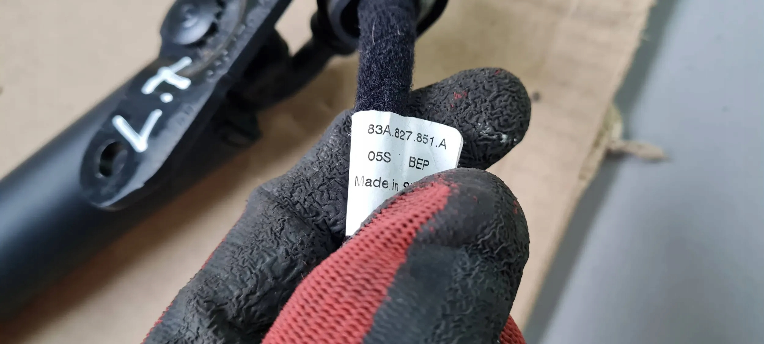 Q3 83A damper bonnet boot electrical left rear part 83A827851A