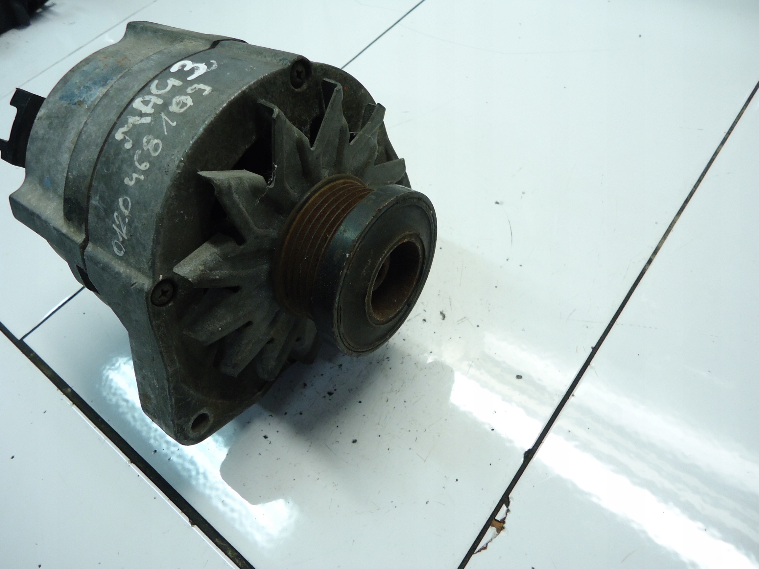 AUDI C4 100 2.5TDI alternator 0120468109