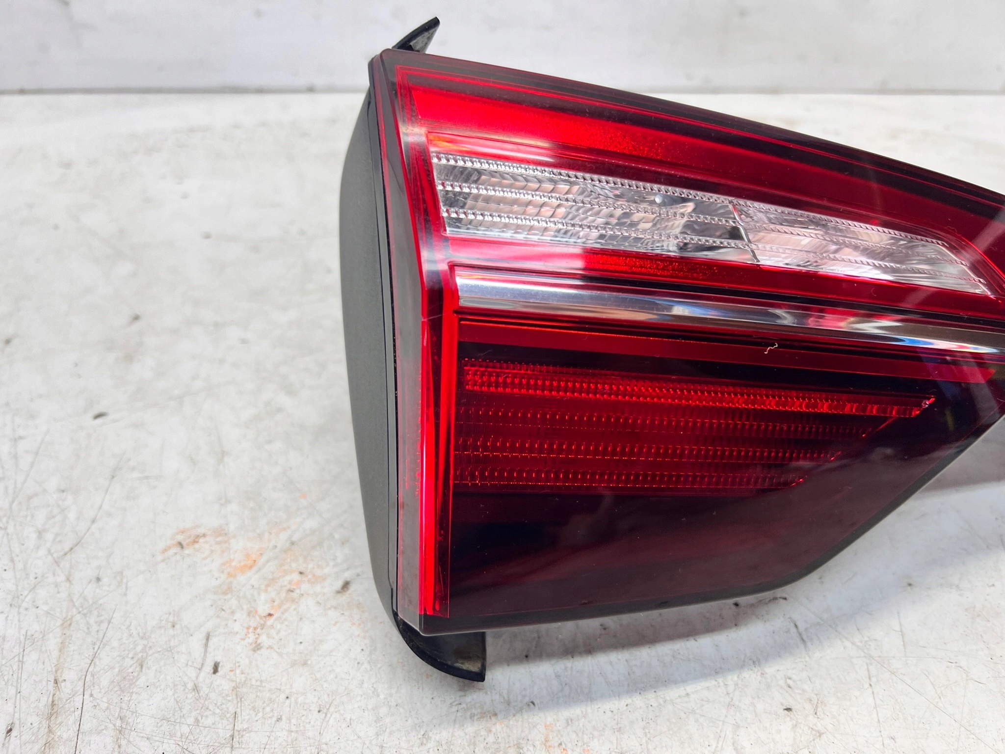 light left rear part to the bonnet LED AUDI A4 B9 AVANT 8W9945075AA