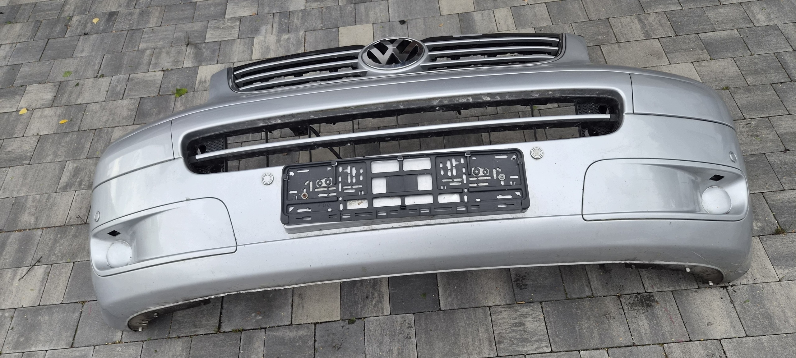 VW T5 Frontstoßstange vorne Caravelle Multivan srebrny