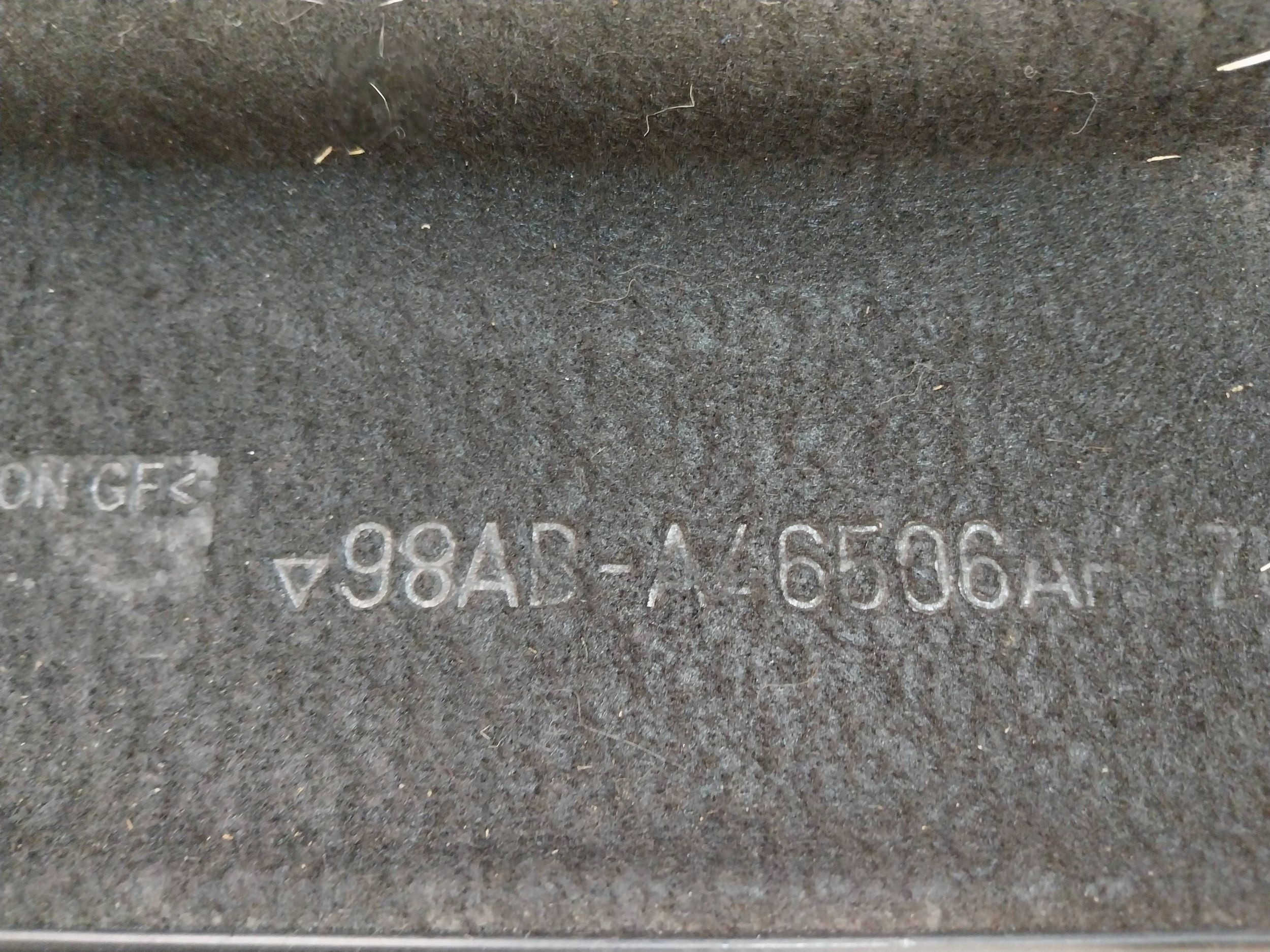 plato boot 98AB-A46506AH FORD FOCUS MK1 HB