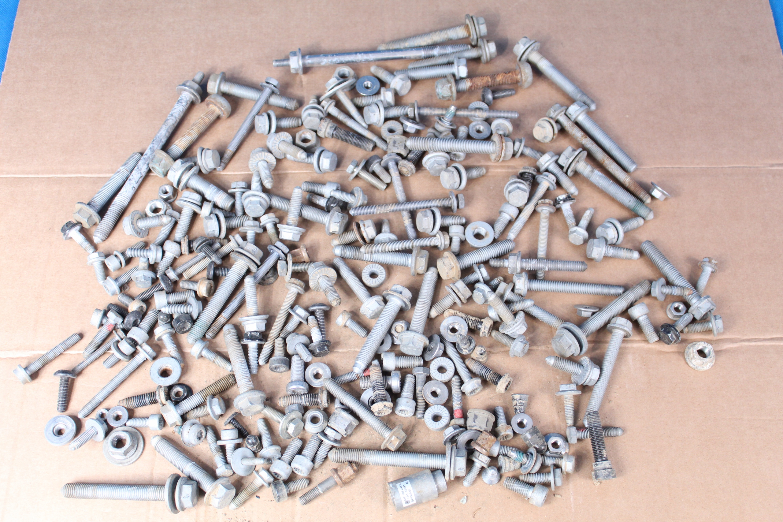 AUDI Q2 болт подвески комплект 8,5 кг 19R