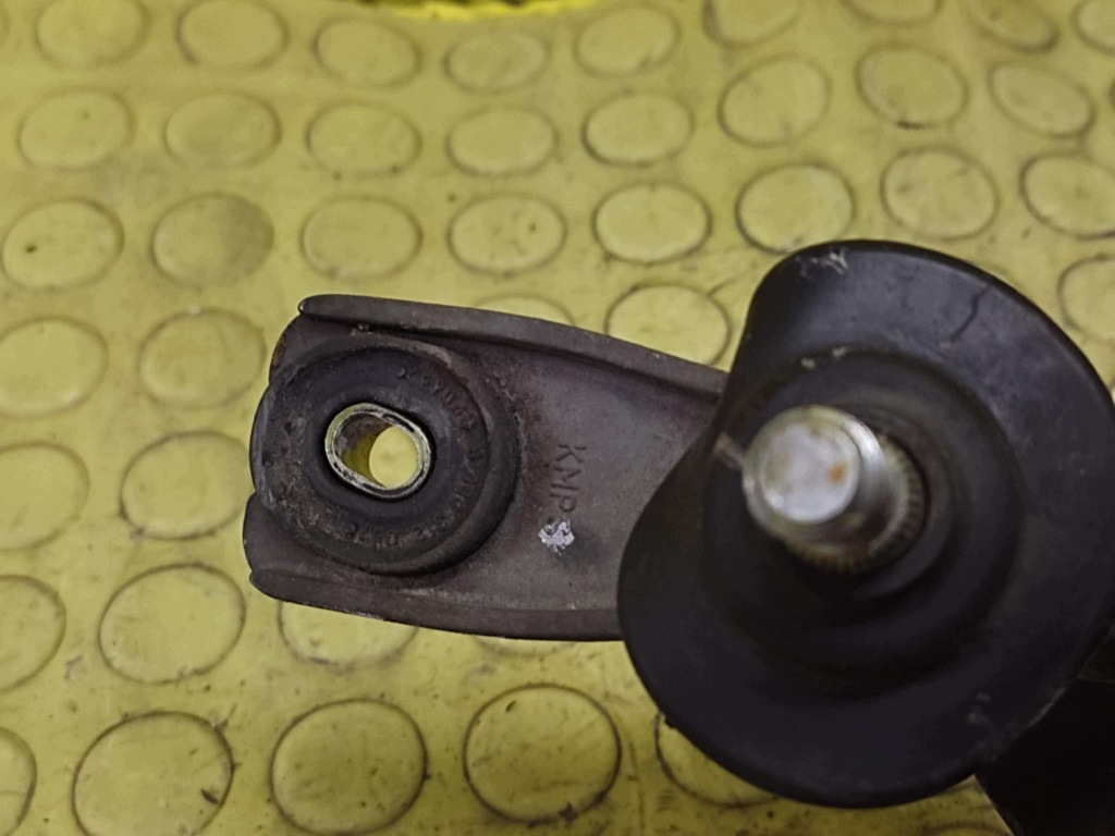 KIA SPORTAGE II wiper mechanism front