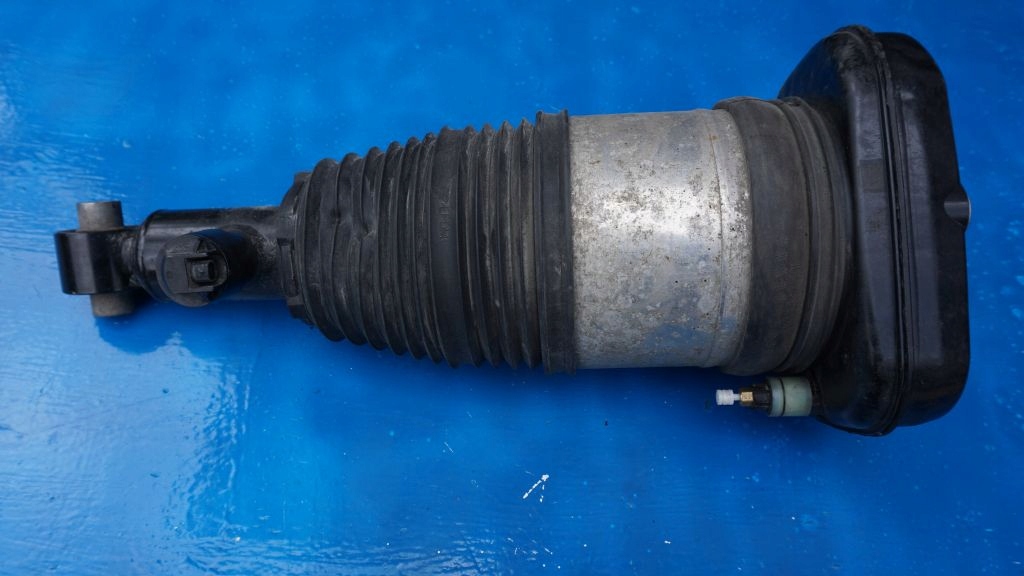 BMW 4 G26 - rear shock absorber rear part