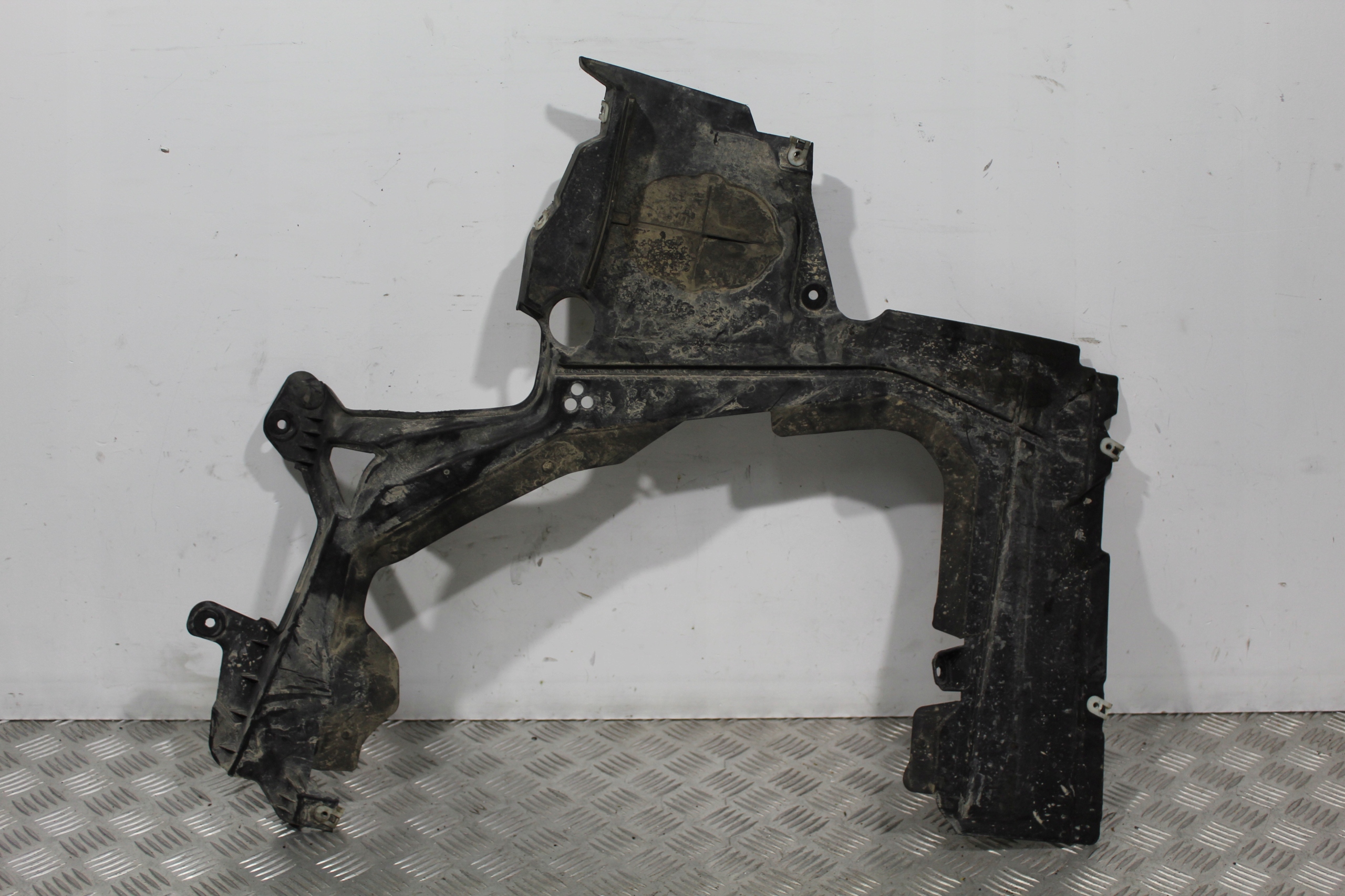 Щиток днища BMW 1 M1 F40 7436656