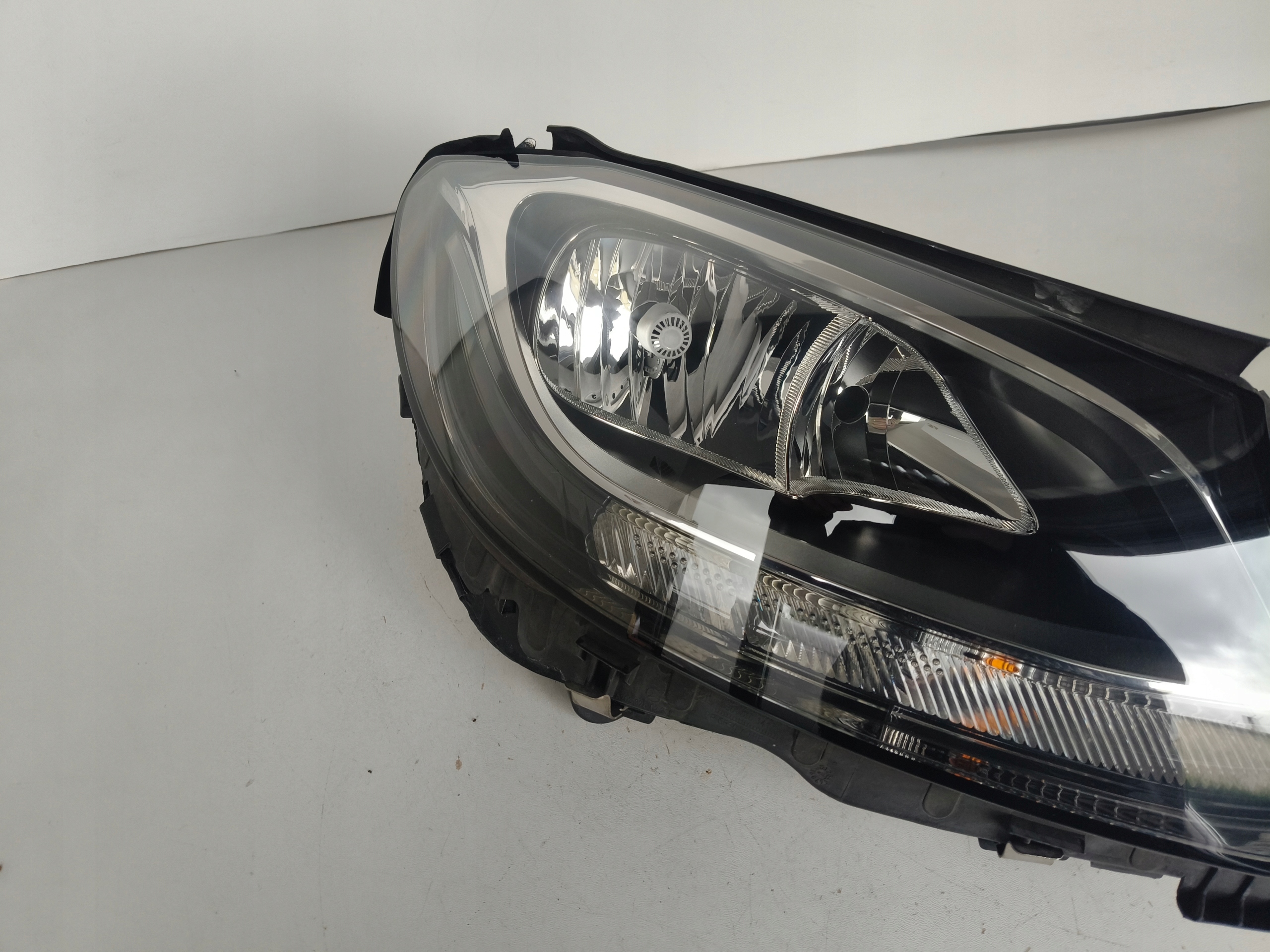 light right REFLEKTOR MERCEDES C-KLASA W205 14-18