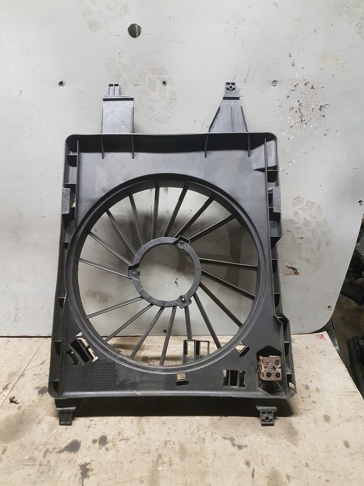 OBUDOWA WENTYLATORA RENAULT SCENIC II LIFT 1.9DCI