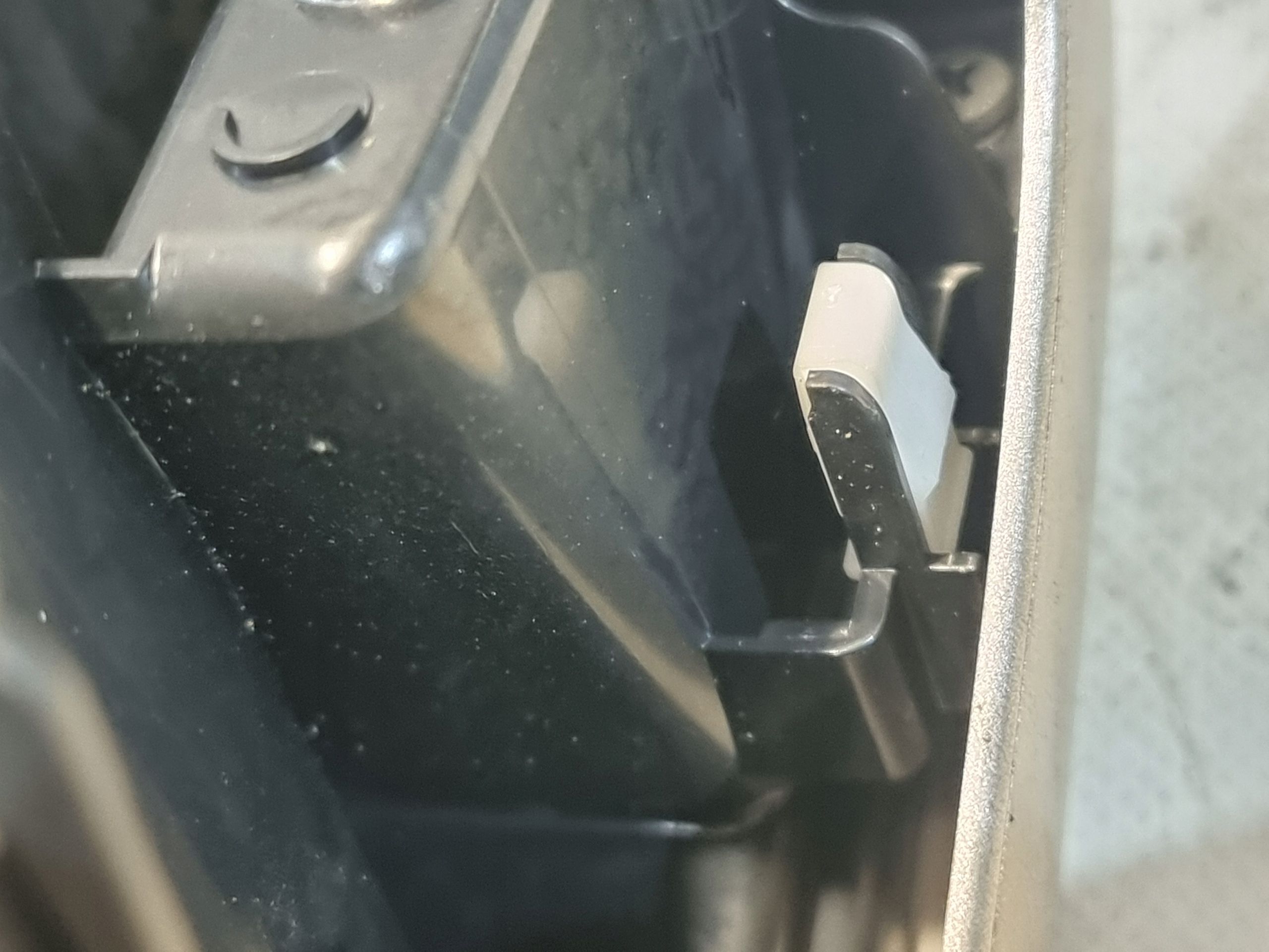 Держатель на капхолдер oe 1A823-006G 1A8C1-009G TOYOTA PRIUS II 08r