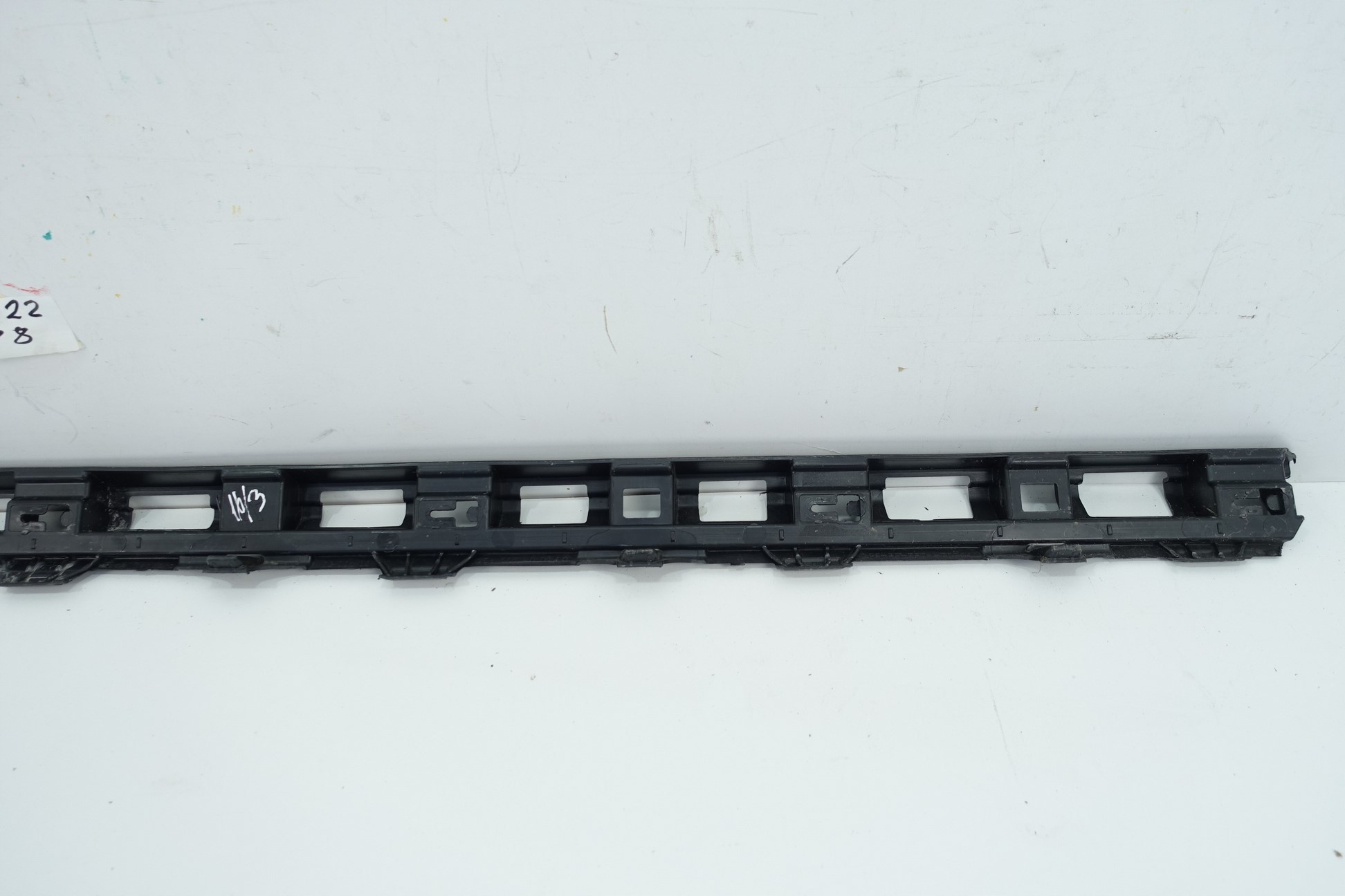 support holder LISTY PROGOWEJ right PASSAT B8 3G0853946