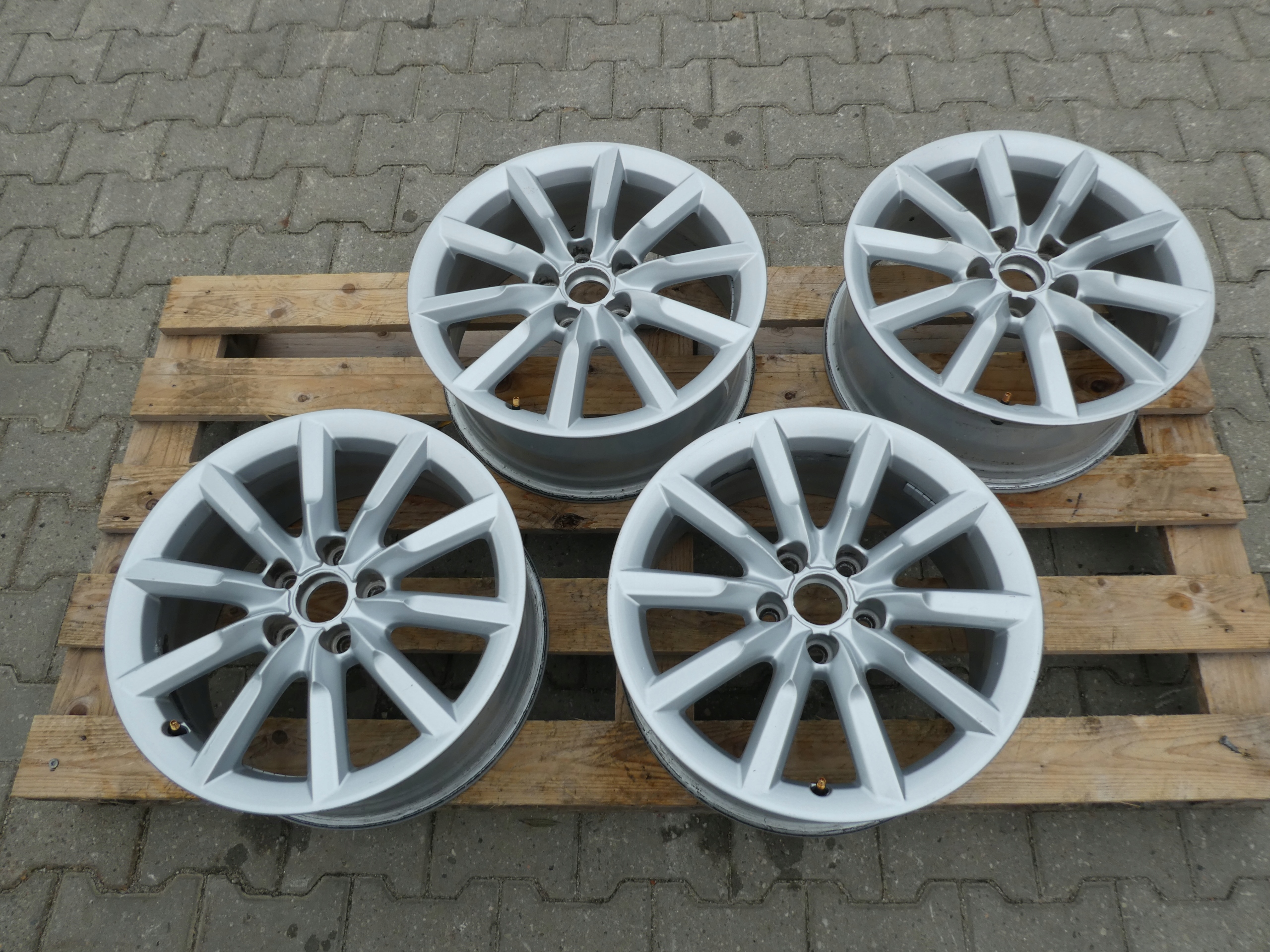 4X discs aluminium disc 8U0601025B AUDI 5X112