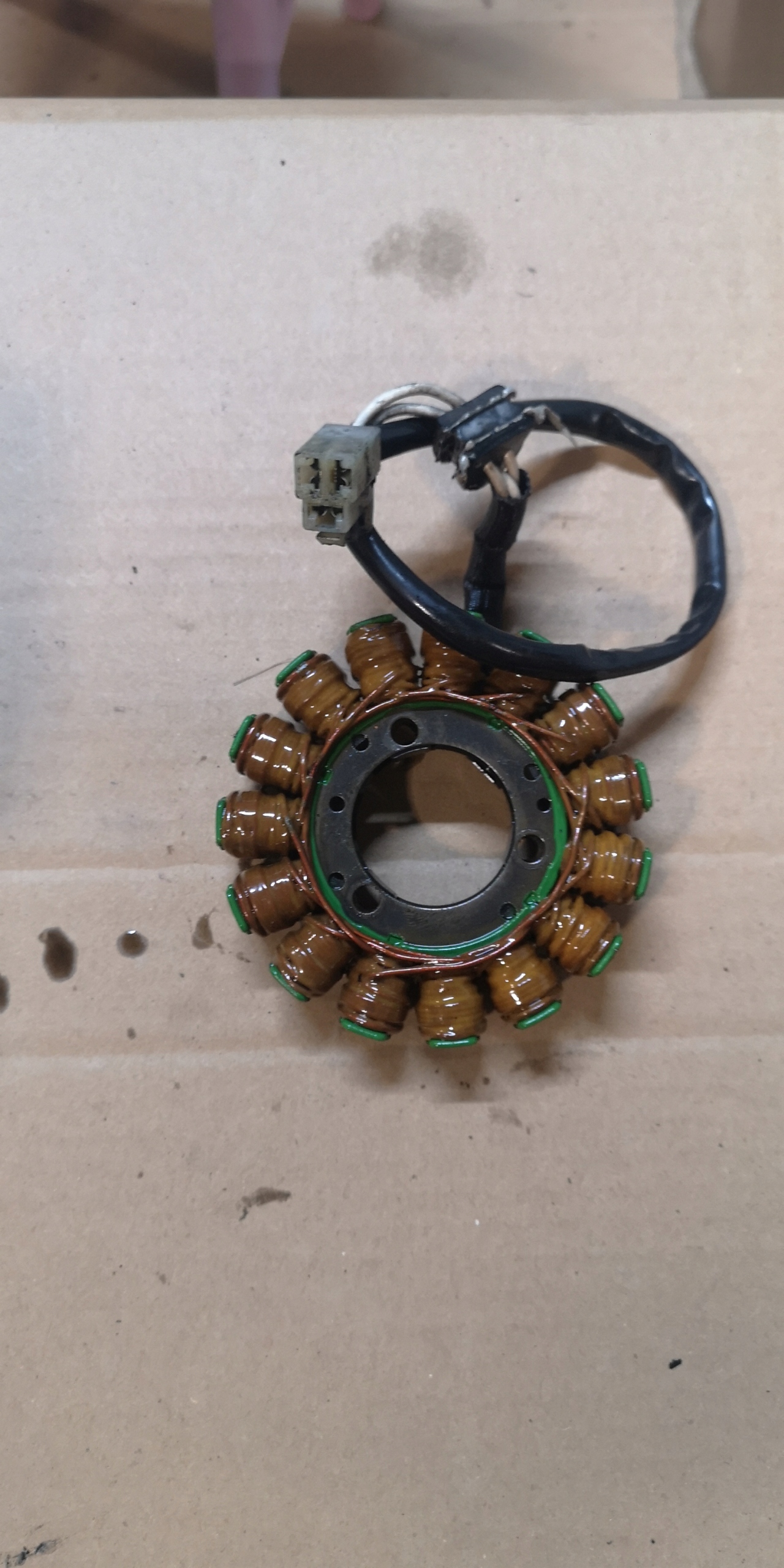 3-0092 - Suzuki GSXR k5 K6 1000 генератор статора