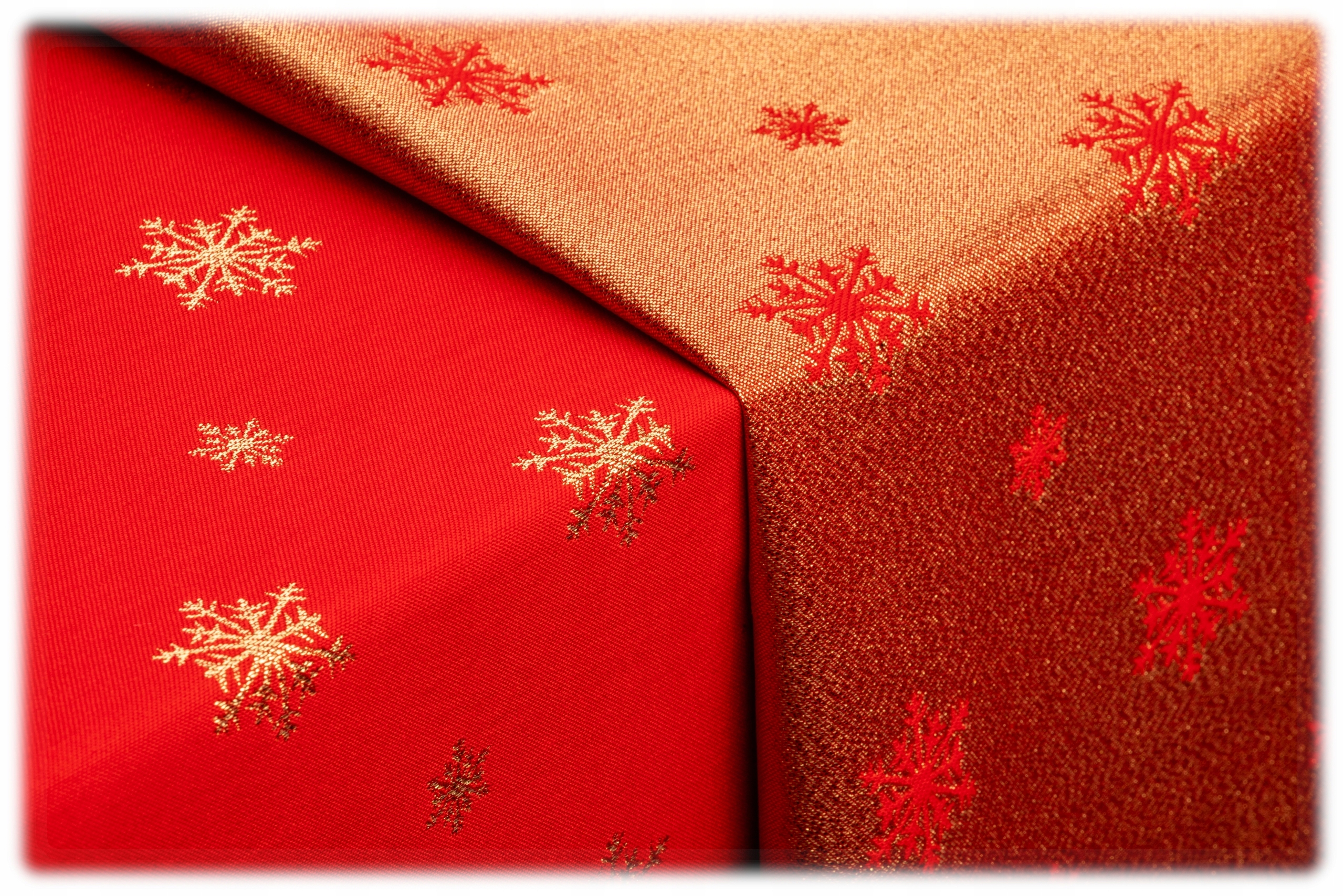 

Plamoodporny obrus Dwustronny 160x360 Red Płatek