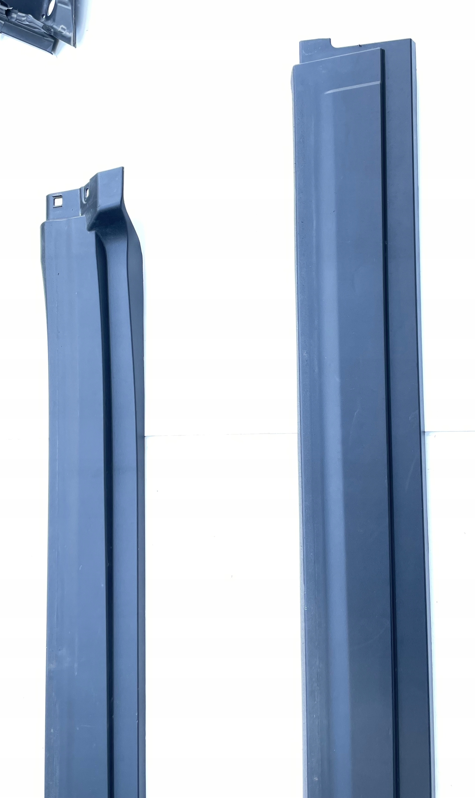 MASERATI LEVANTE LEFT MOULDING THRESHOLD 670040335