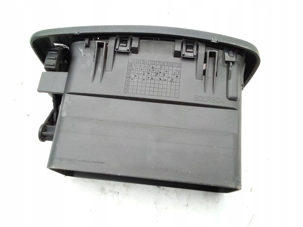 Trafic II 2 Vivaro A grid air conditioning devices right central R6136S150