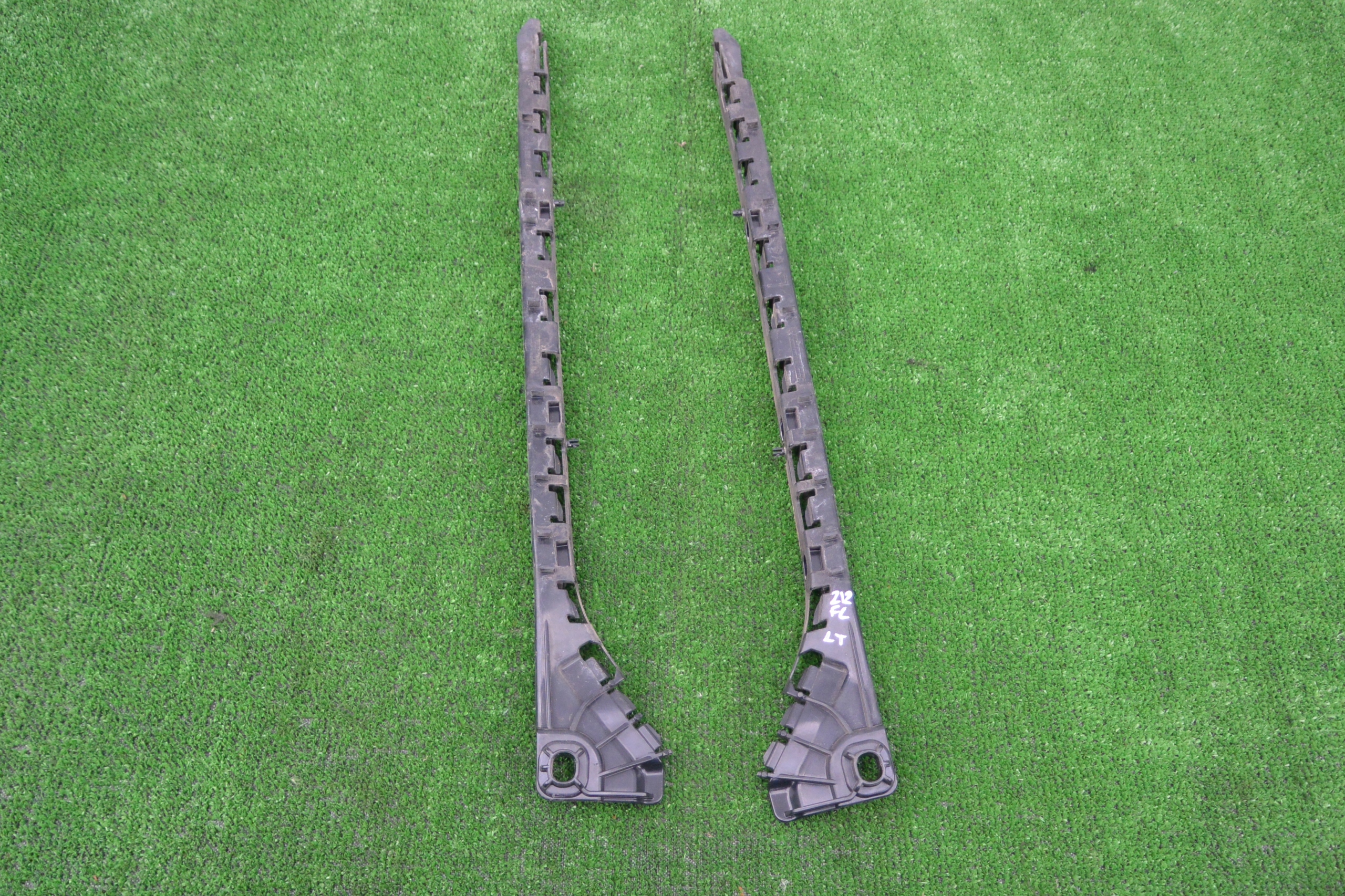 bumper bracket rear part right left sedan MERCEDES-BENZ E-KLASA W211