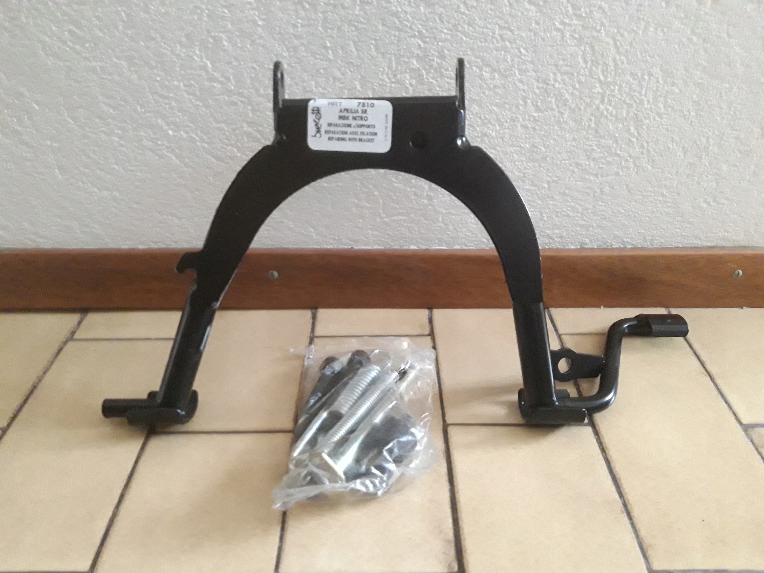 1234 - Aprilia SR50 MBK Nitro Yamaha 50 центральная ножка