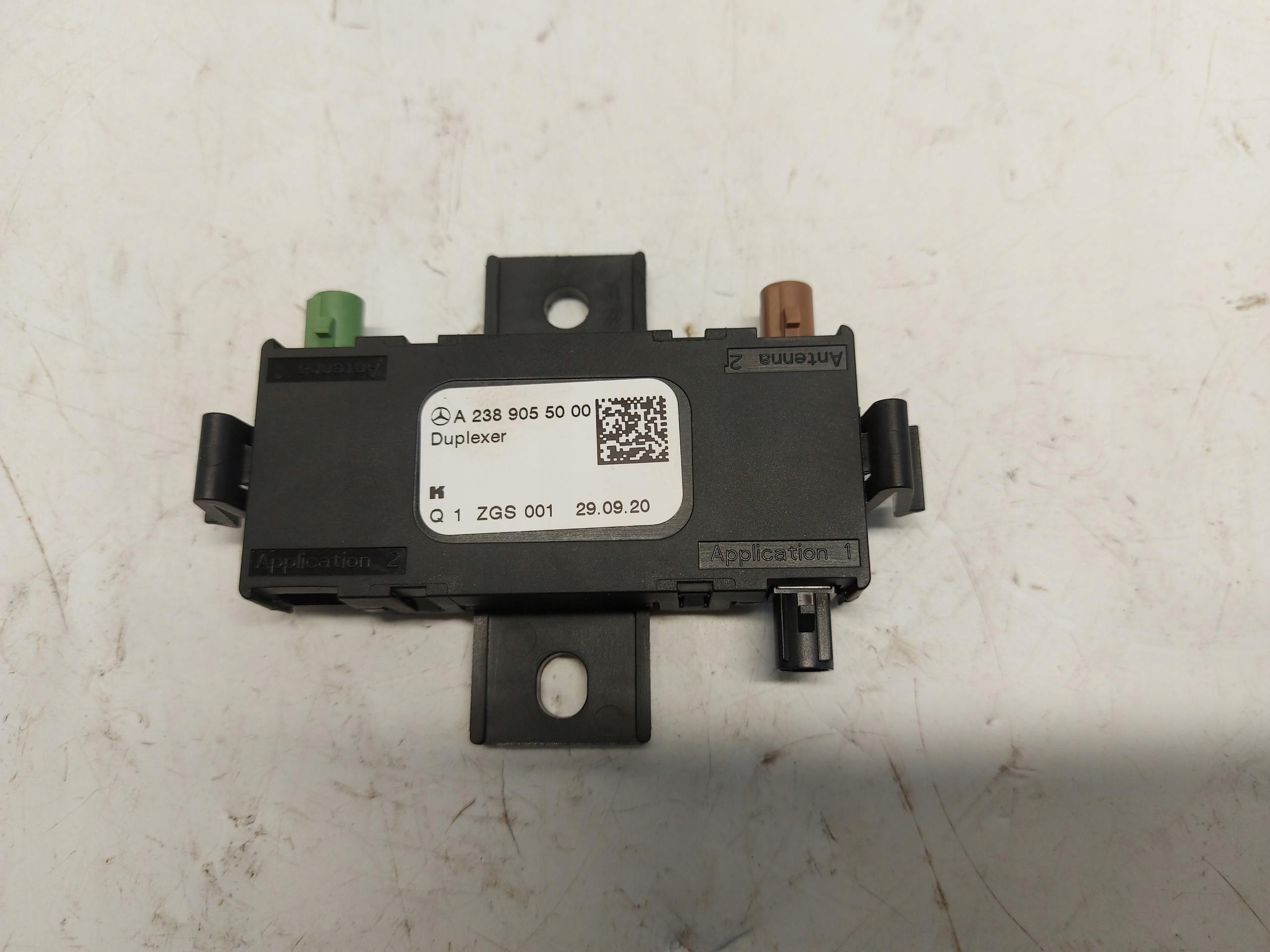 Mercedes EQC 400 W293 amplifier ANTENY