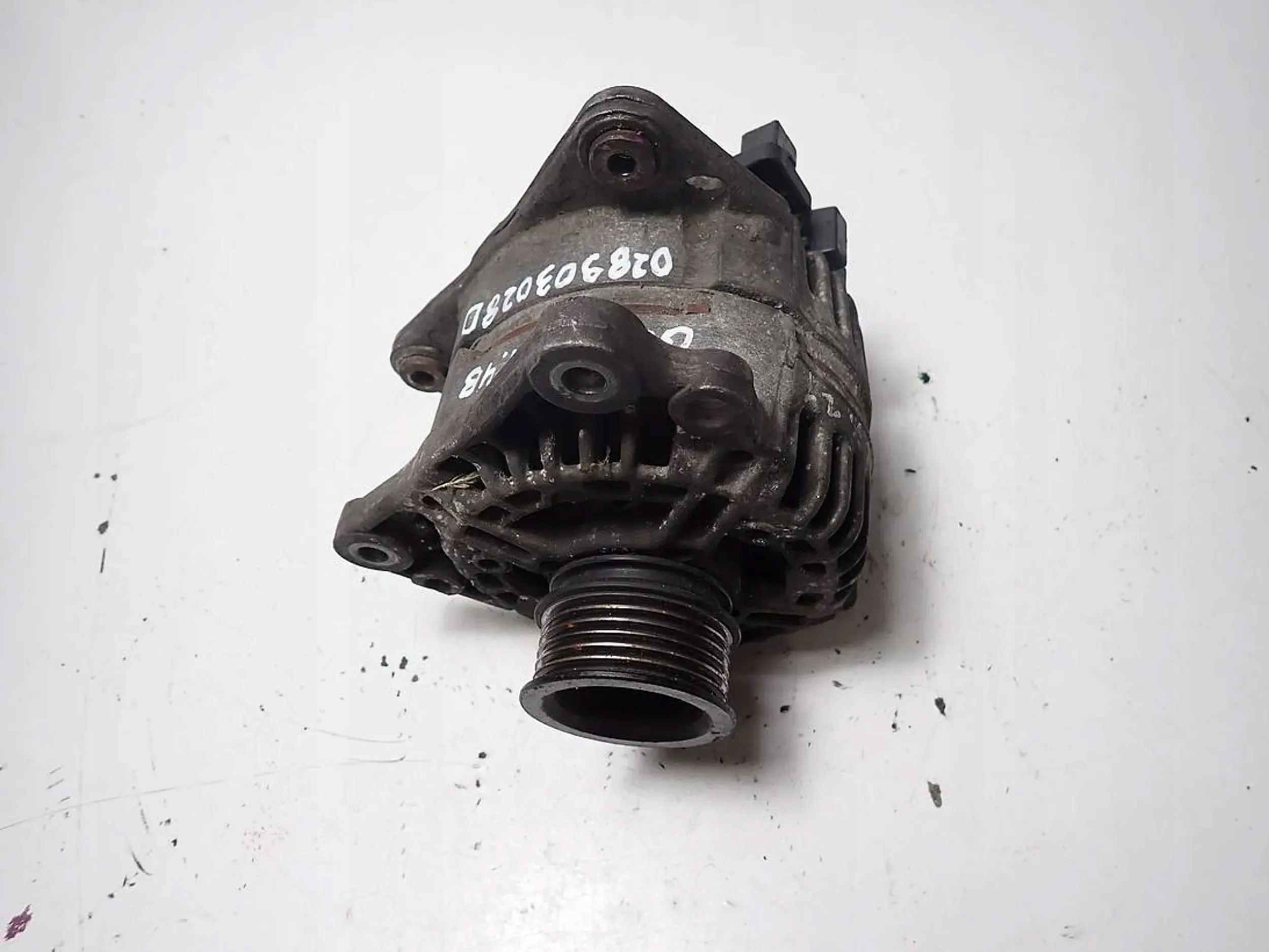 ALTERNATOR VW GOLF IV 1.4 028903028D Numer katalogowy oryginału 028903028D