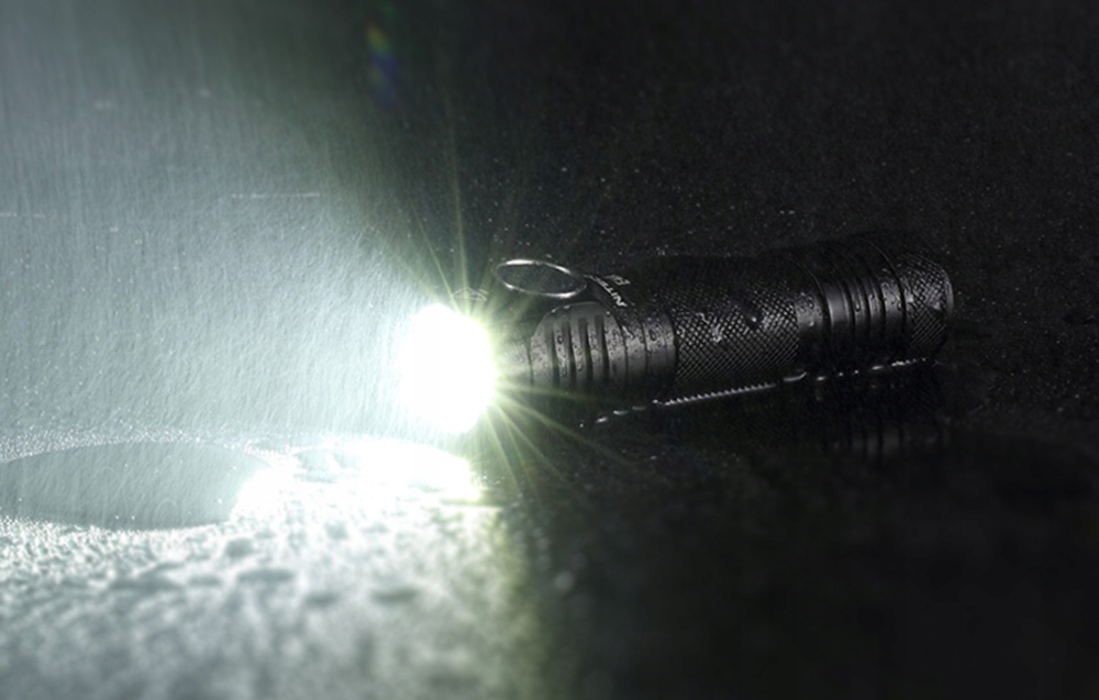 Nitecore Latarka E4K 4400lm Model E4K