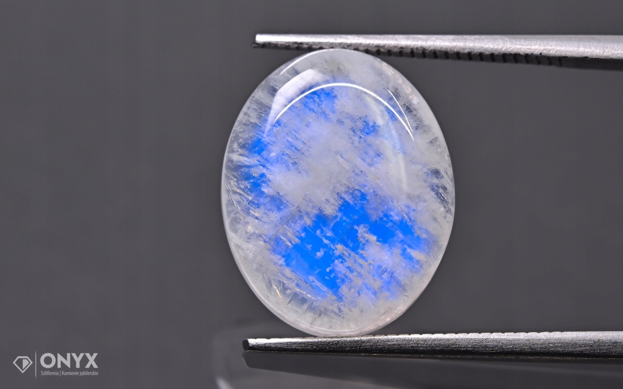 Měsíční kámen konvexní mělký ovál 15x12 mm