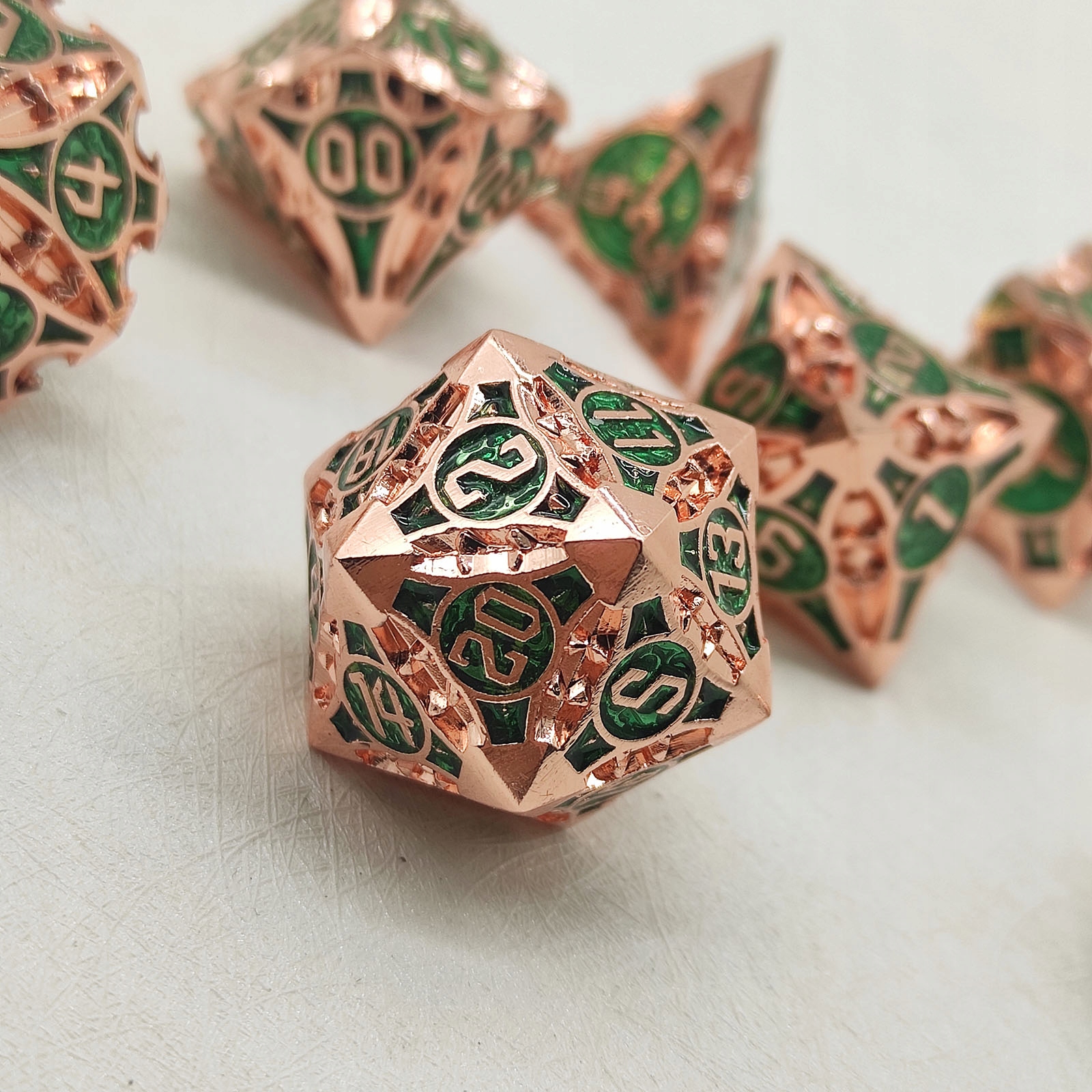 MARCHEWKOWE POLE ZESTAW 7 METALOWYCH KOŚCI RPG Producent RGFK