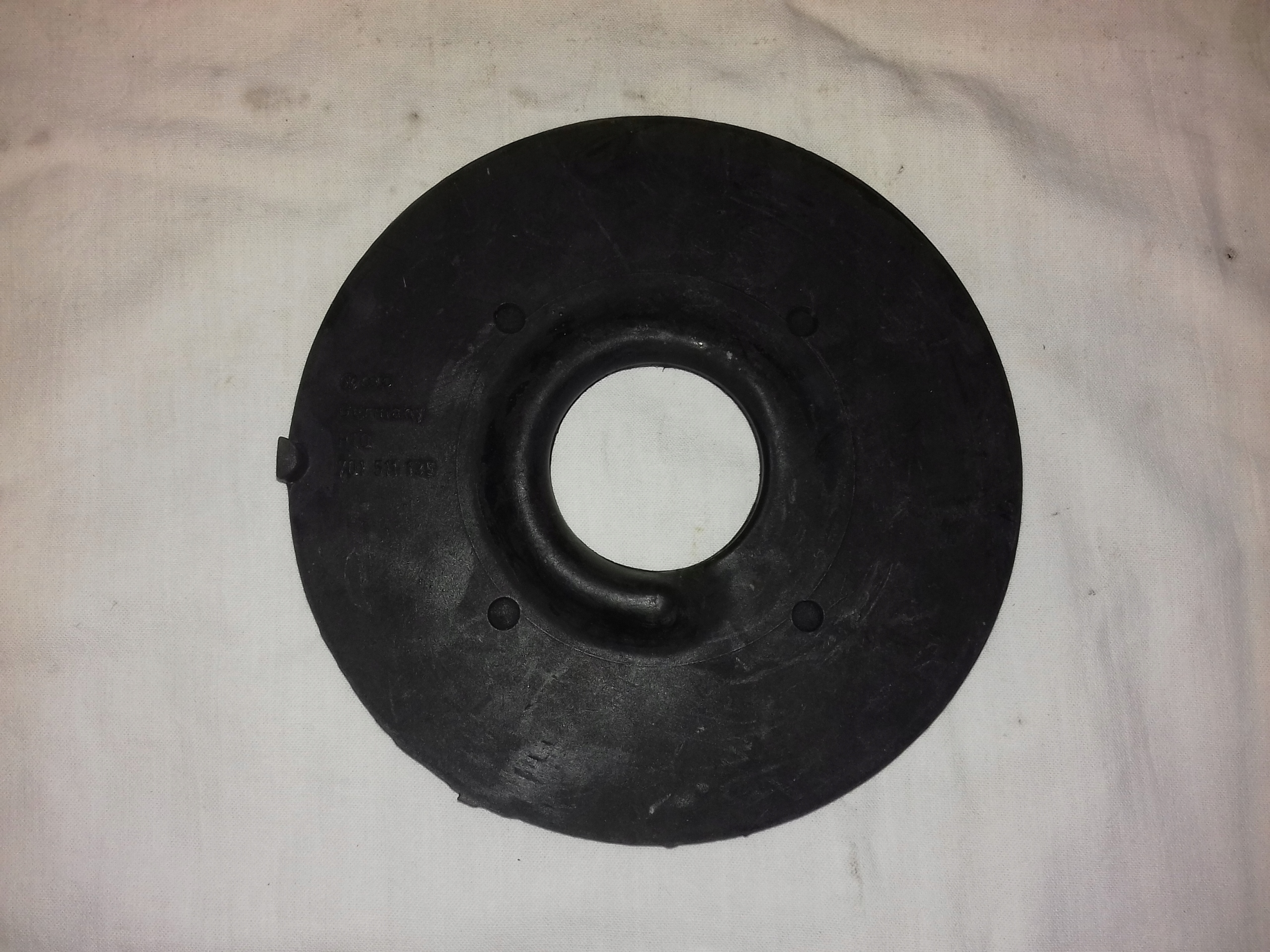 7DO511147A; 701511133 - Задня пружинна шайба VW Transporter IV