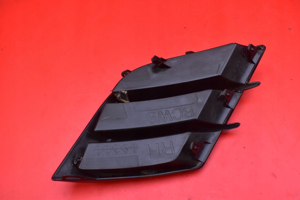 grid of a bumper right front BCW8-50C11 MAZDA 3 2 II BL 09-13