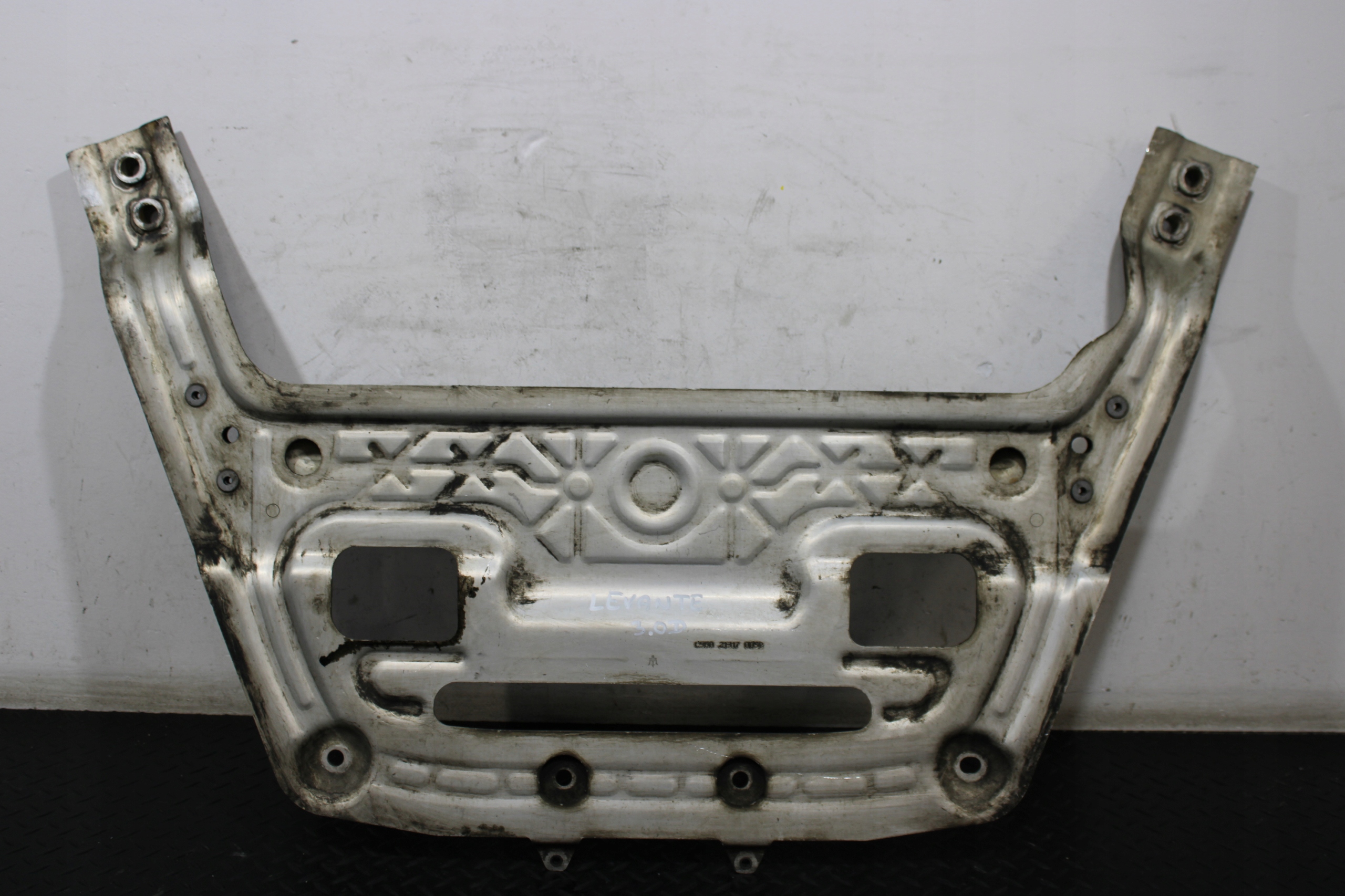sider lower axle beam subframe pillar MASERATI LEVANTE M161
