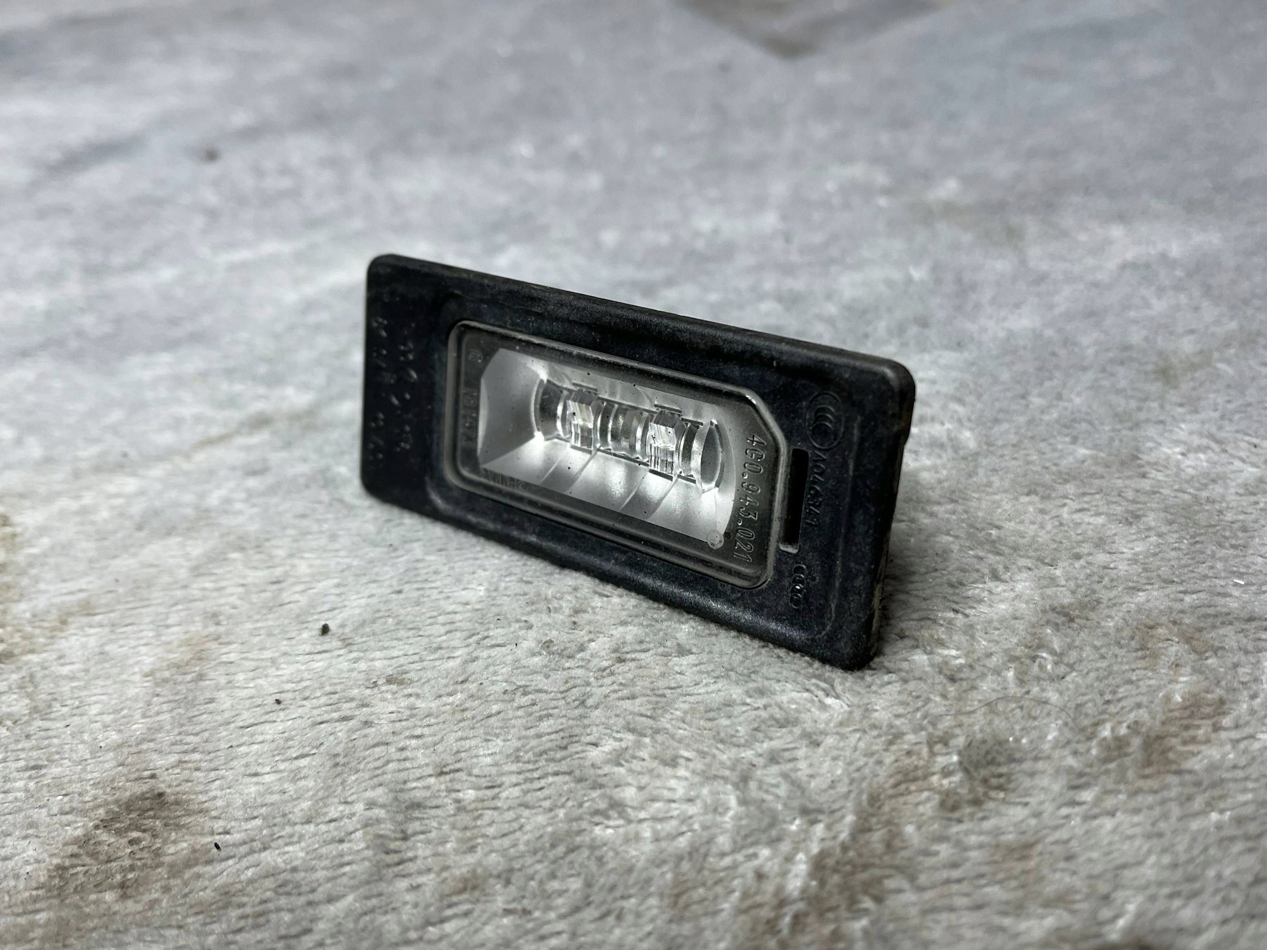 AUDI A1 8X light TABLICOWA 4G0943021A !J