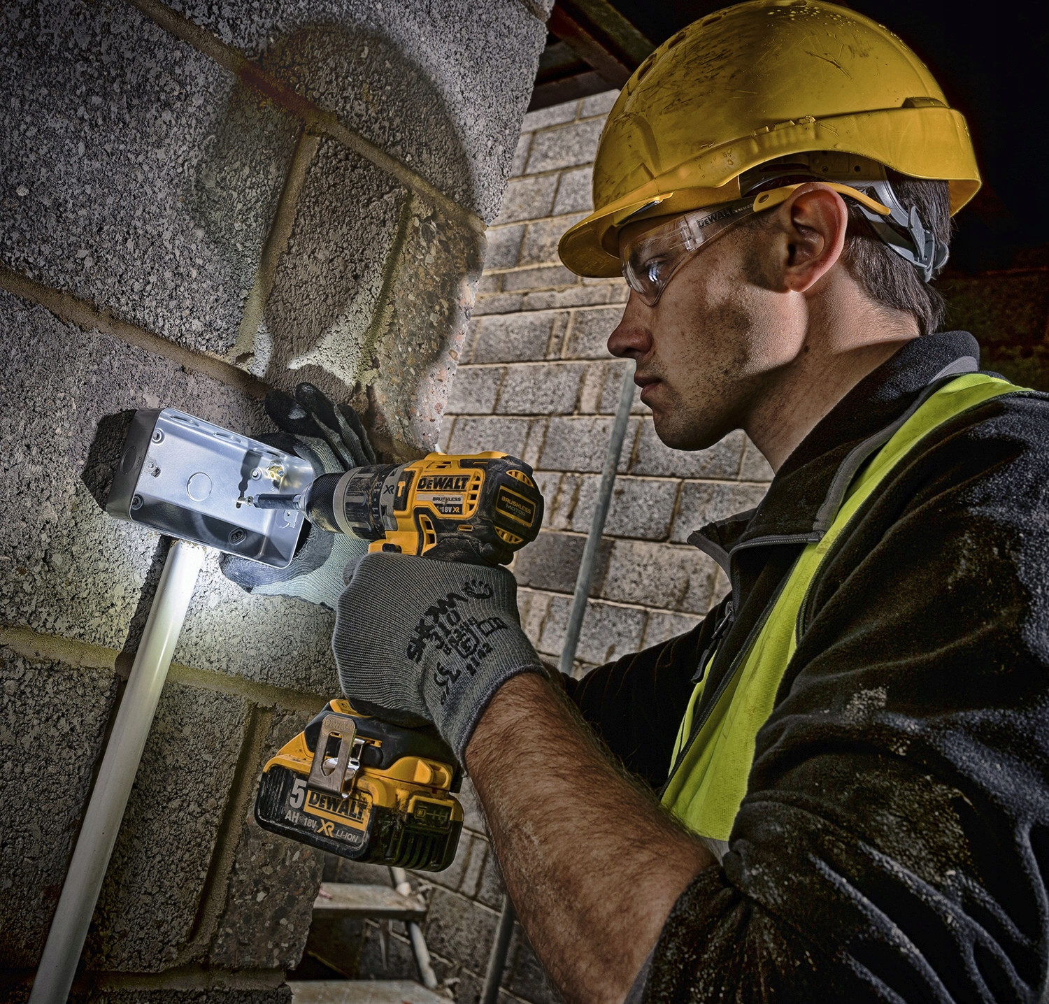 DeWALT WIERTARKO WKRĘTARKA AKUMULATOROWA UDAROWA 18V 2x5,0Ah DCD796P2 Pojemność akumulatora 5 Ah