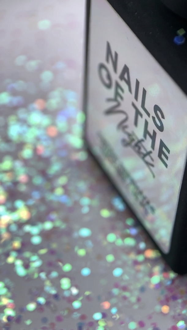 NAILSOFTHENIGHT Party base 02 mleczna z holograficz sześciokątami, 10 ml Rodzaj budująca