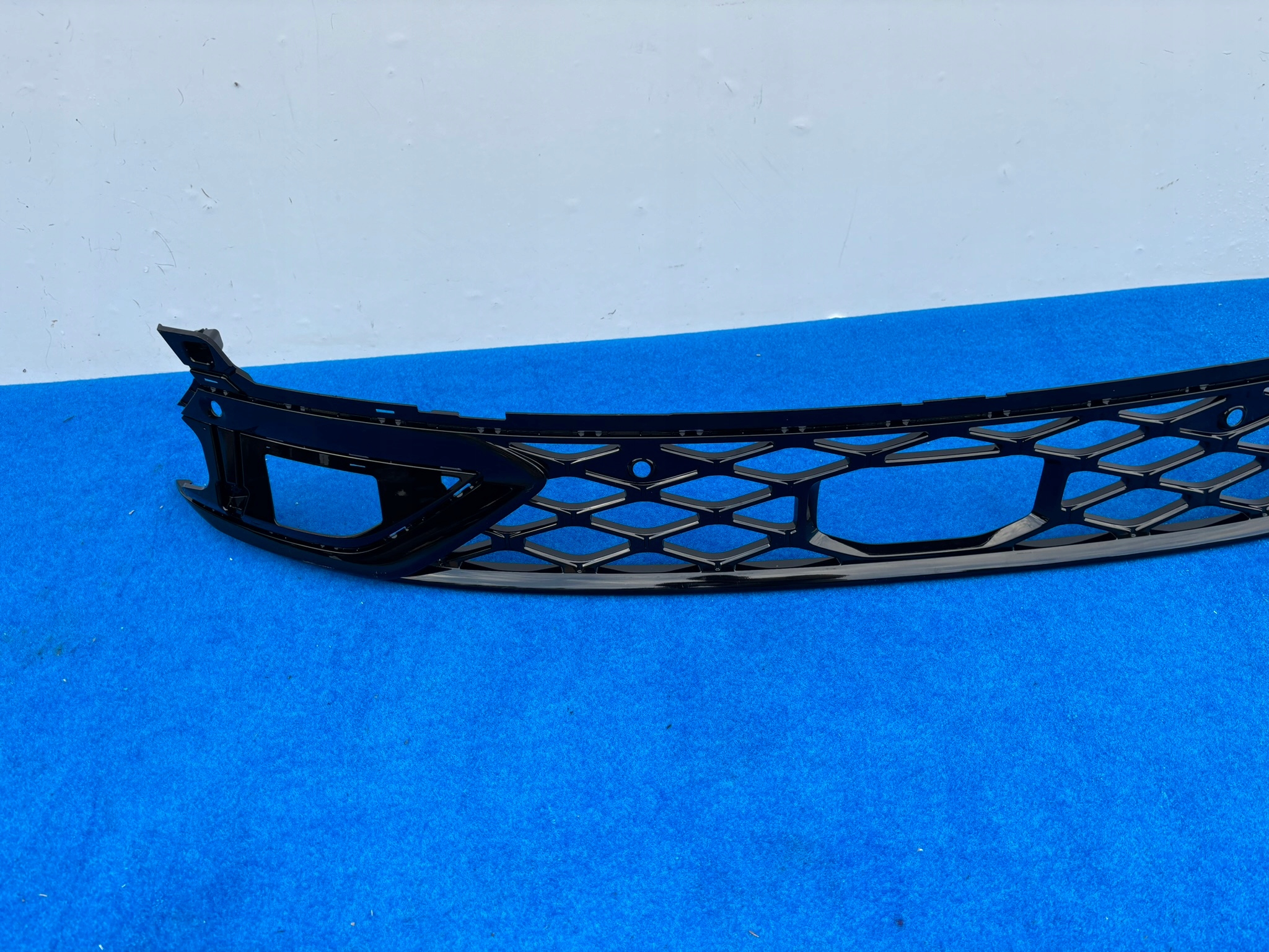 VW ID BUZZ ID.BUZZ originál grid of a bumper front NOWKA 1T3853677A MSK8