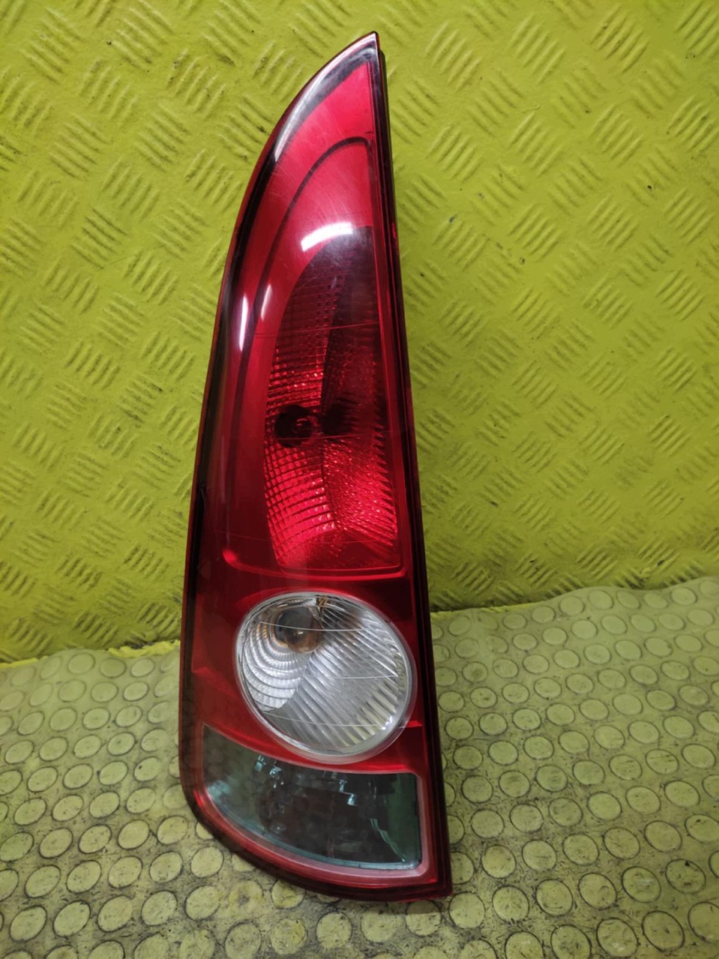 RENAULT ESPACE IV light left rear part 8200027153