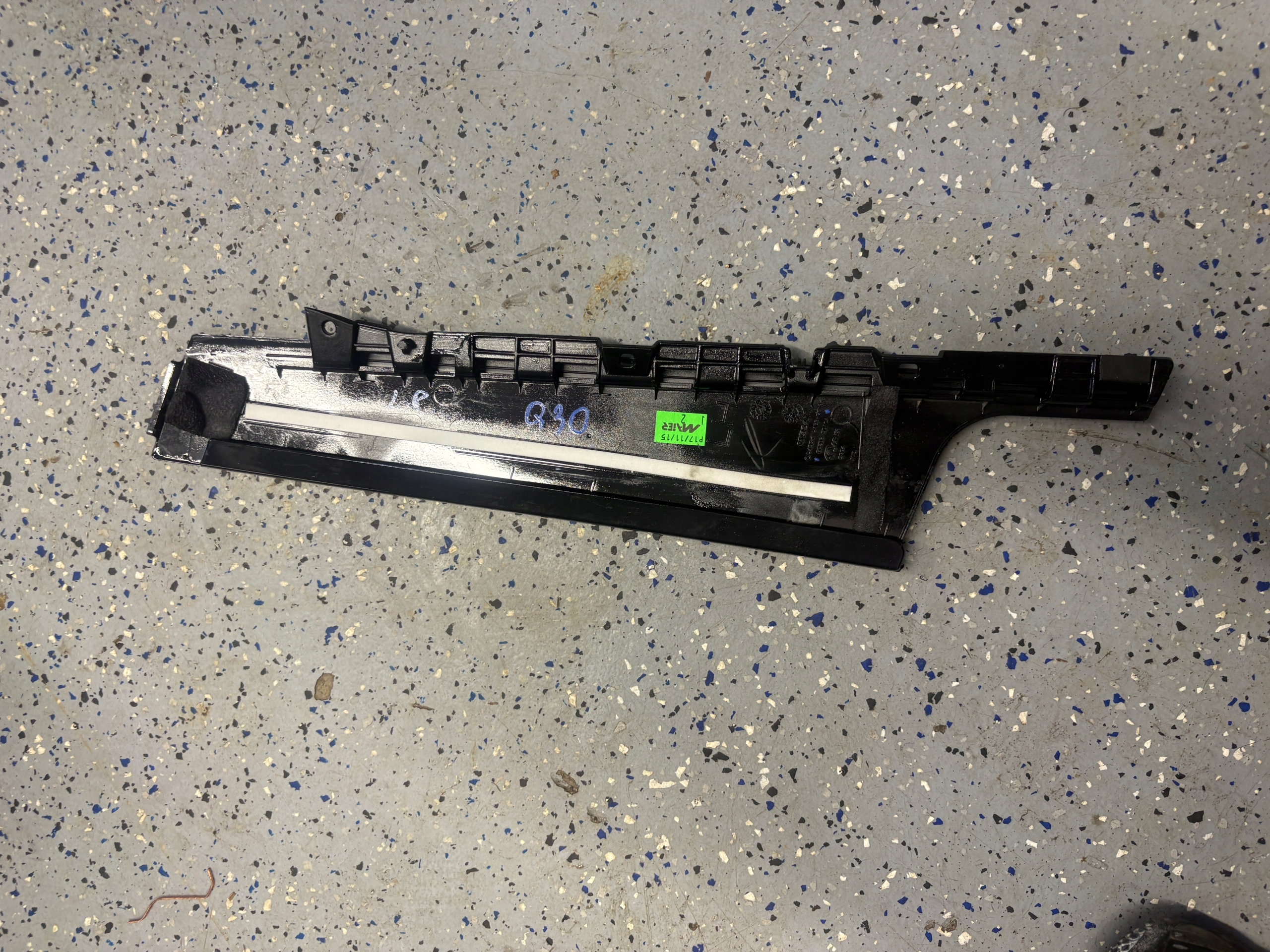 INFINITI Q30 cover side SLUPKA left front 820D35DA0A
